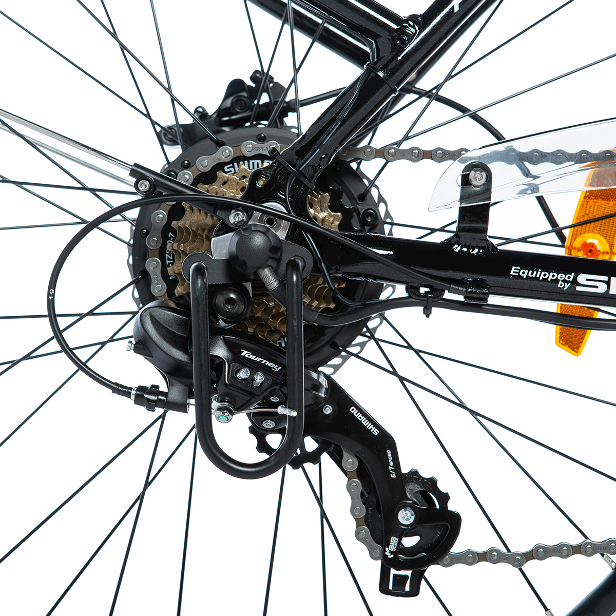 Primo piano della ruota posteriore della bicicletta, che mostra ingranaggi, catena e freni.