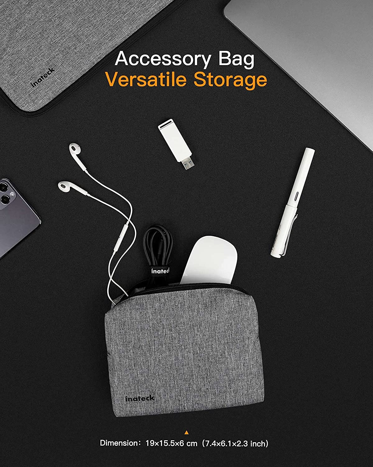 Graue Zubehörtasche mit weißen Ohrhörern, USB, Maus, Stift und Telefon. Text: 'Vielseitige Aufbewahrung'.