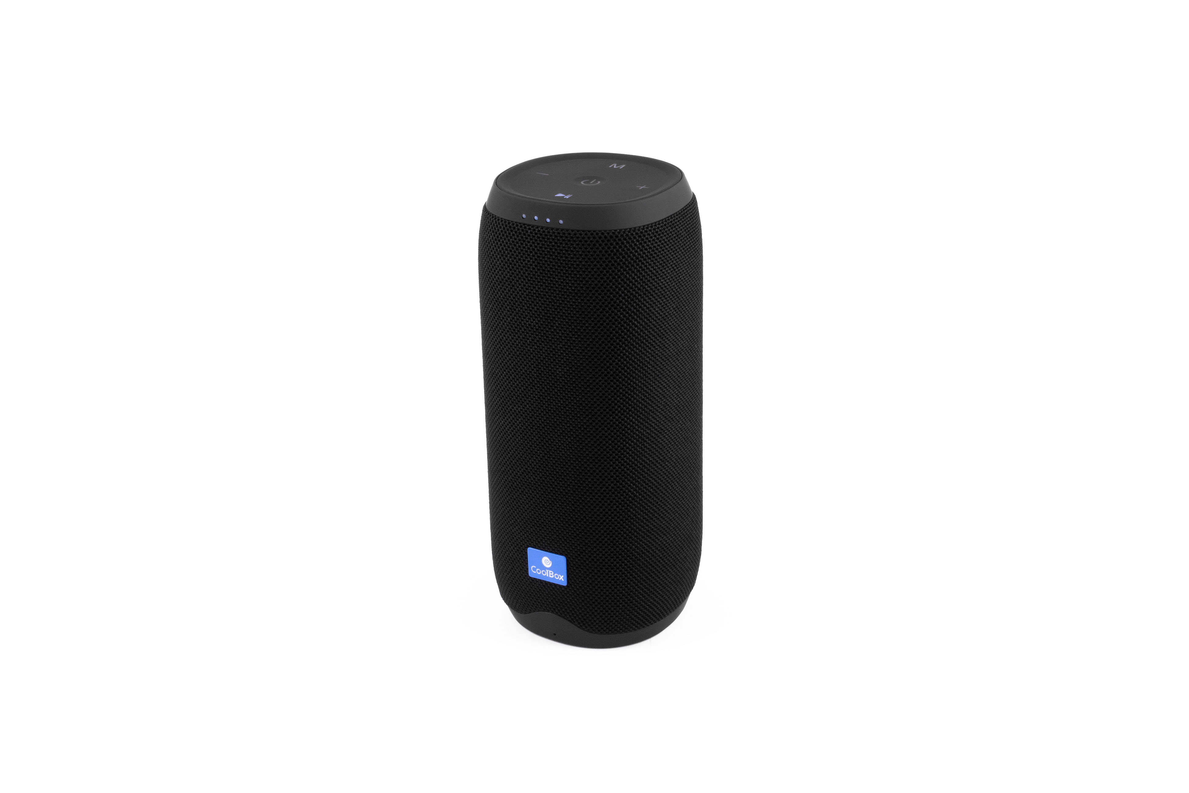Altavoz cilíndrico negro. Tiene un logotipo azul. Está sobre un fondo blanco.