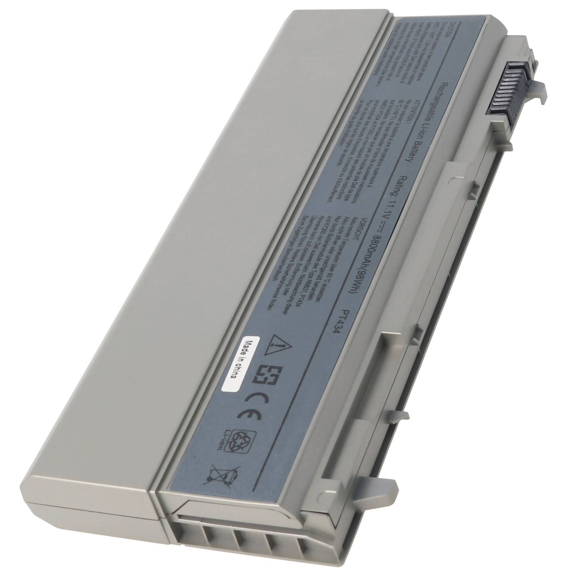 Graue Laptopbatterie mit Etiketten und Anschluss auf weißem Hintergrund. Hergestellt in China.