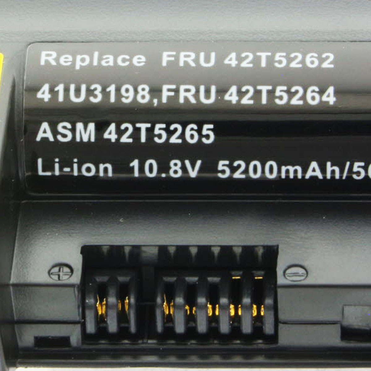 Schwarzer Laptop-Akku mit Text. Anschlüsse unten. Text enthält Spannung und mAh.