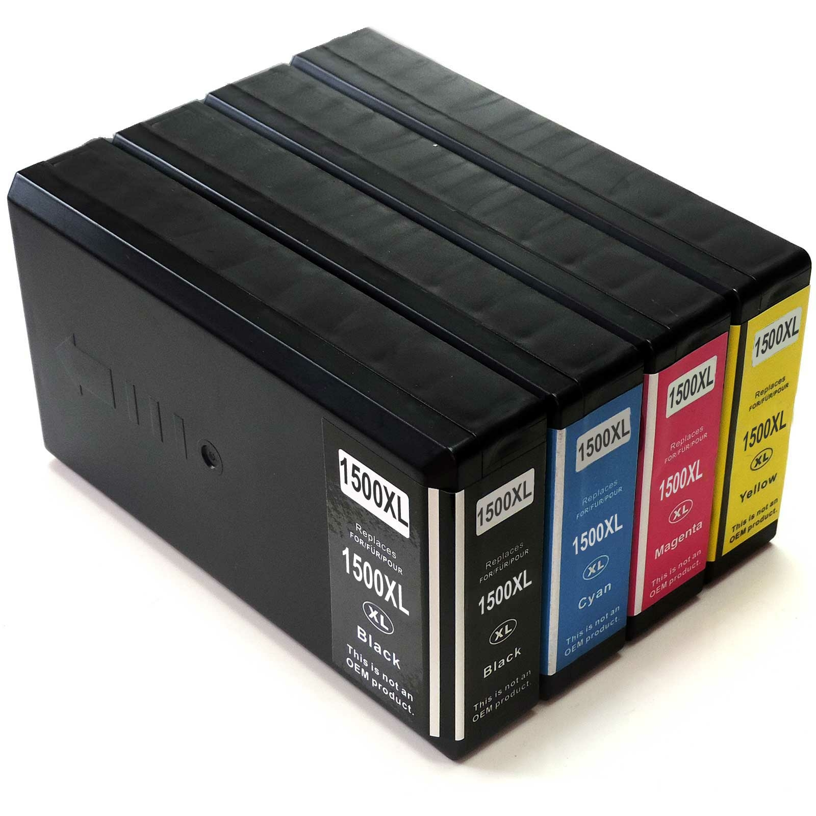 Vier Tintenpatronen in einer schwarzen Box. Jede hat ein Etikett und den Text '1500XL'.