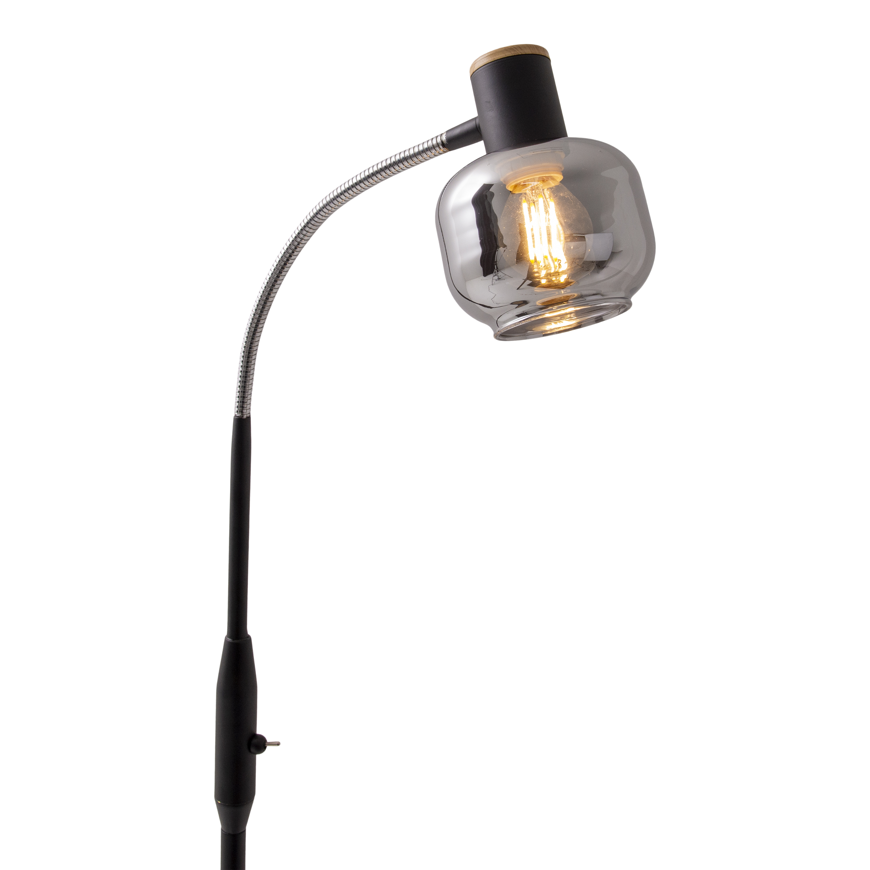 Eine schwarz-silberne Lampe. Sie hat einen gebogenen Arm und einen Glasschirm mit einer Glühbirne darin.