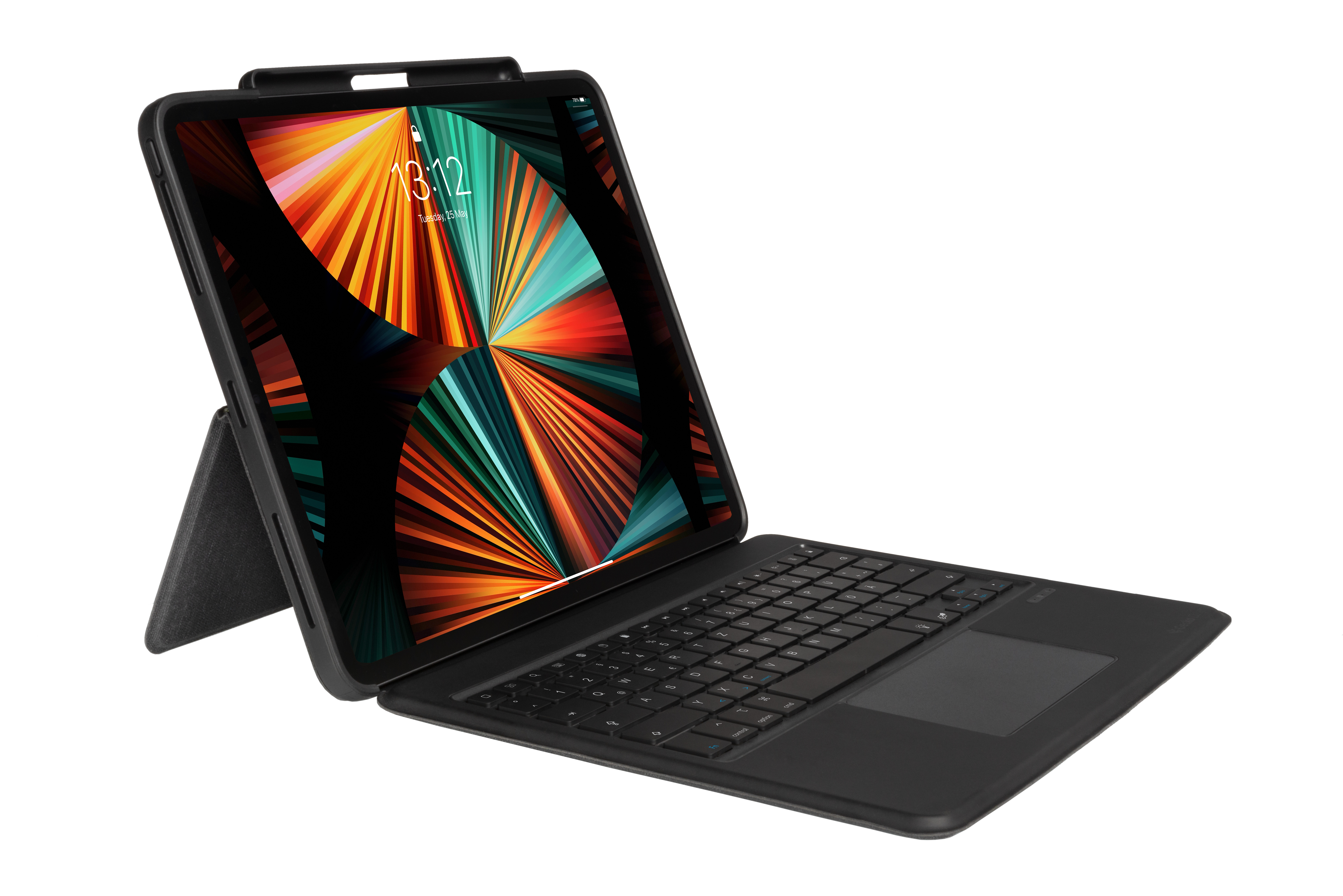 Tablet mit Tastaturhülle auf weißem Hintergrund, zeigt einen Startbildschirm.