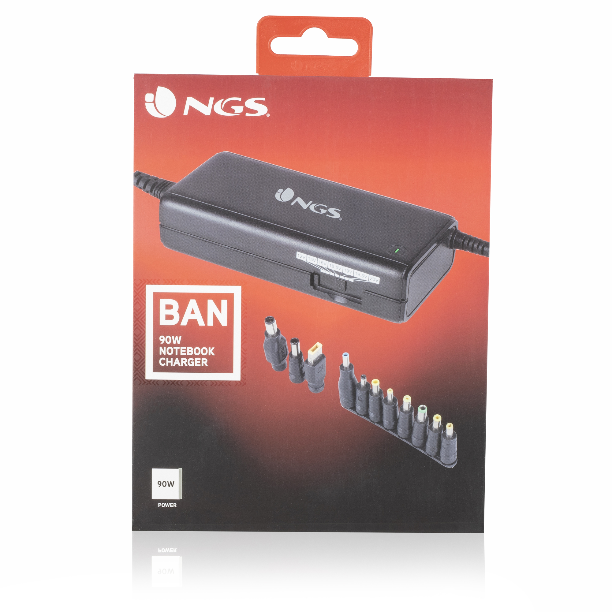 Cargador para portátil en caja. Tiene múltiples puntas. La caja es roja y negra.
