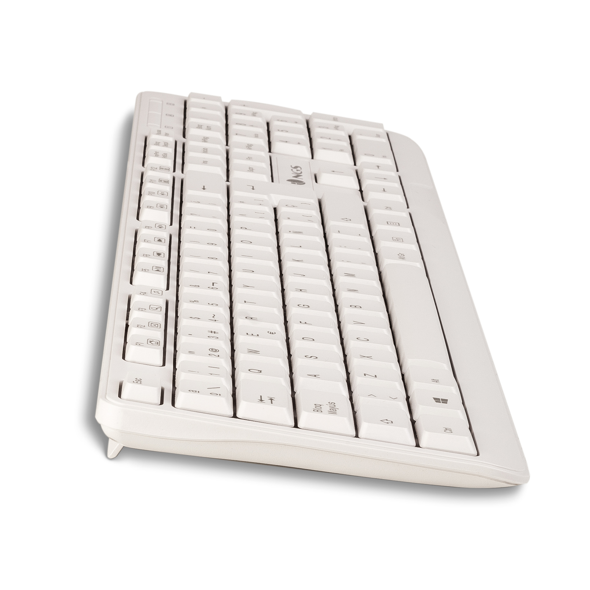 Weiße Tastatur auf weißer Oberfläche. Tasten sind weiß mit schwarzer Beschriftung.