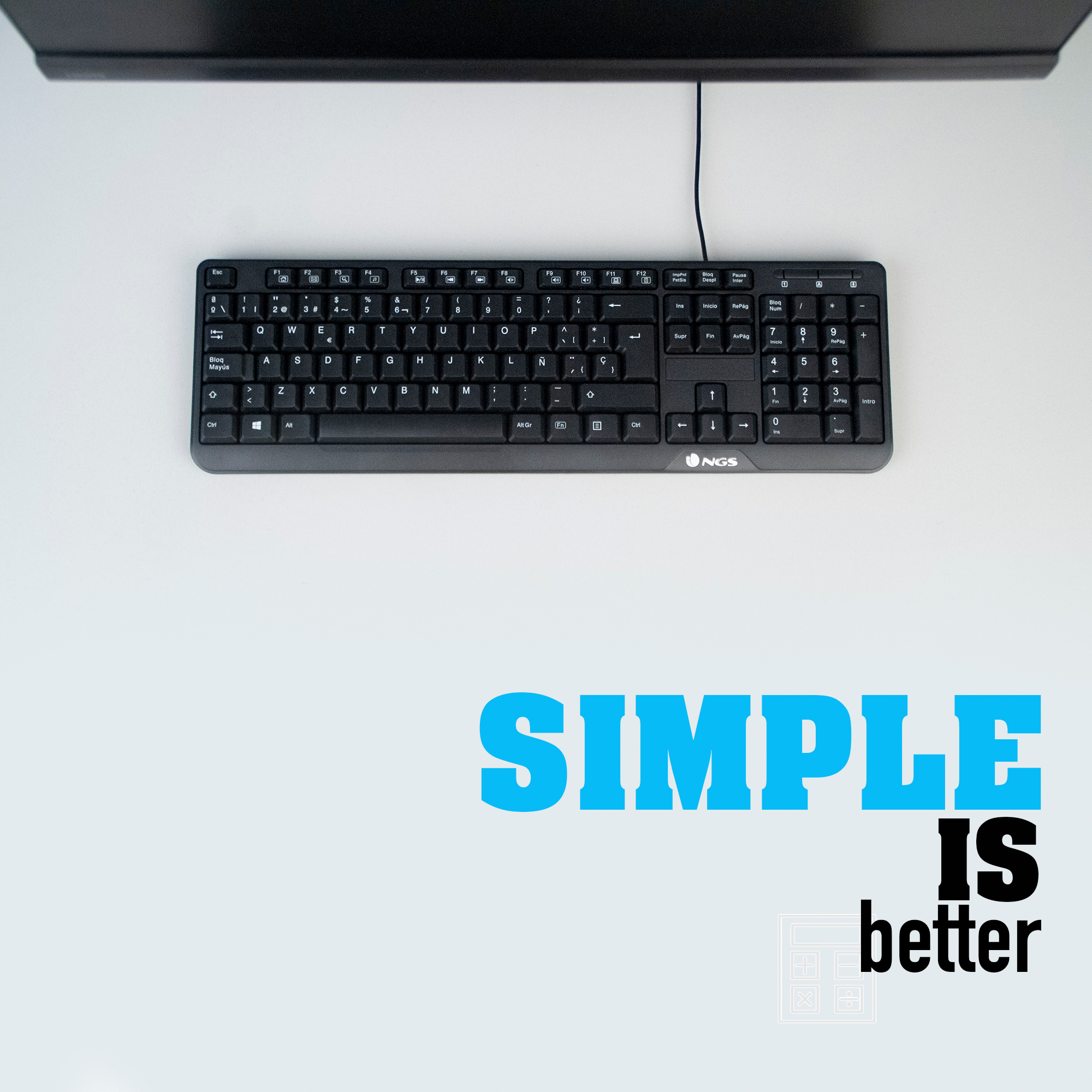 Schwarze Tastatur, weißer Hintergrund, mit den Worten 'SIMPLE IS better' in blauem Text.
