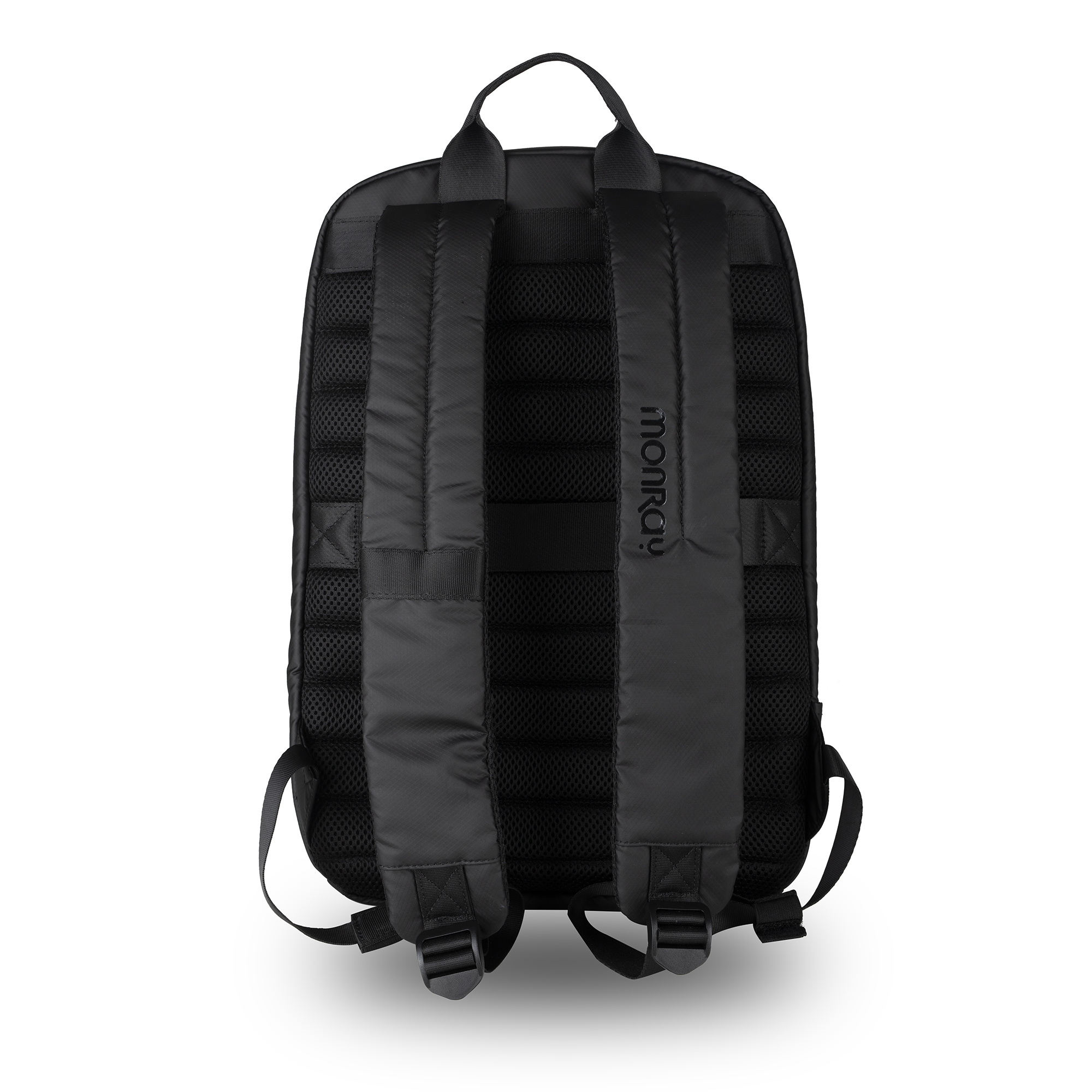 Una mochila negra con la marca Monrow. La parte trasera tiene correas acolchadas y un diseño de malla.
