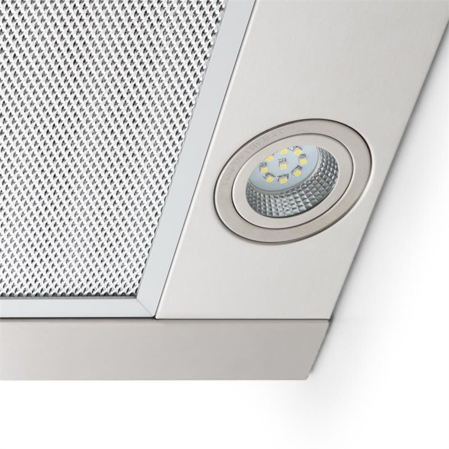 Primer plano de una campana extractora con luz redonda y filtro de malla. La luz tiene un pequeño panel.