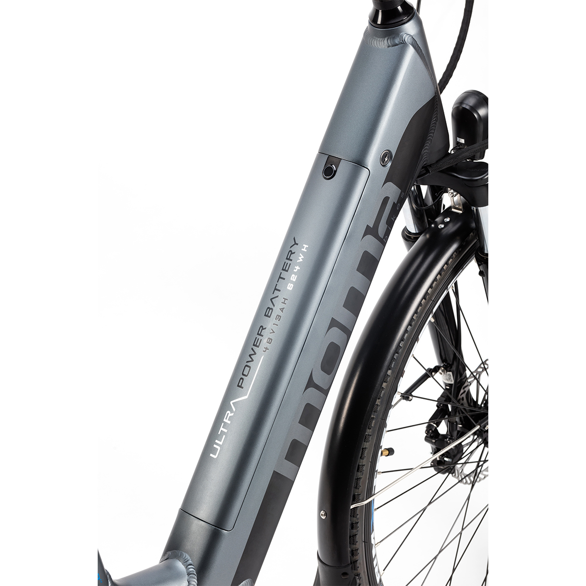 La parte anteriore di una e-bike, che mostra la batteria, il telaio e la ruota anteriore.