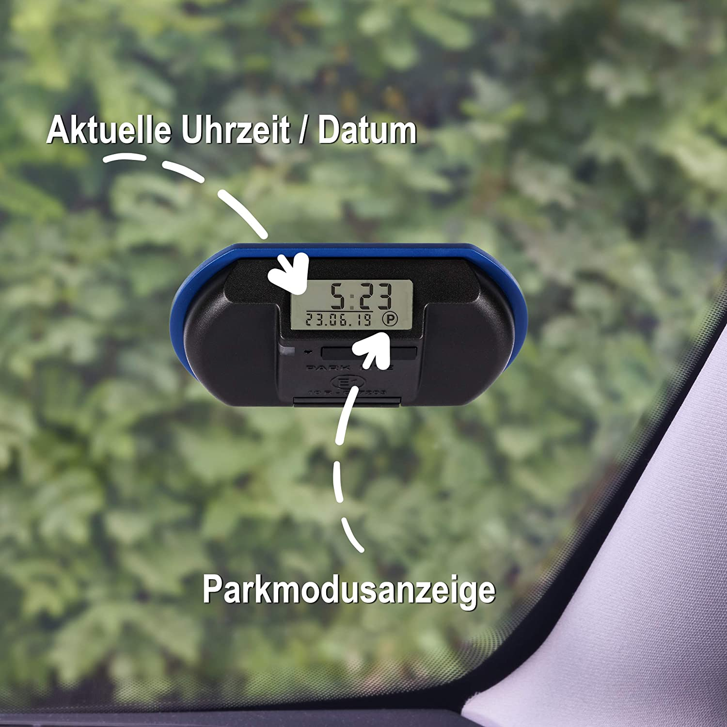Parkuhr zeigt Uhrzeit und Datum an. Pfeile zeigen auf aktuelle Zeit und Parkmodus-Anzeige.