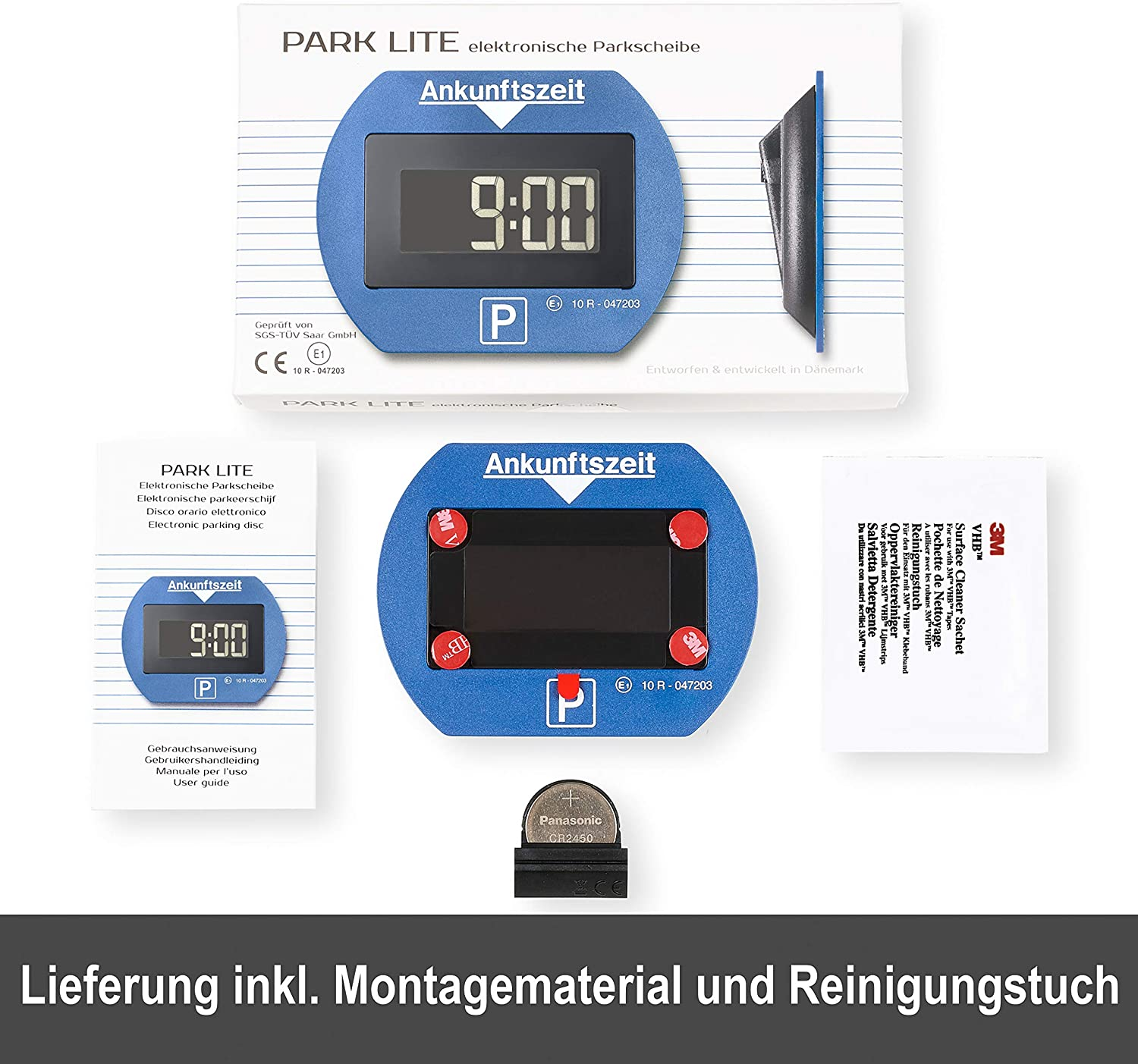 Parkscheibe mit Zeitanzeige und anderen Gegenständen auf weißer Oberfläche, einsatzbereit.