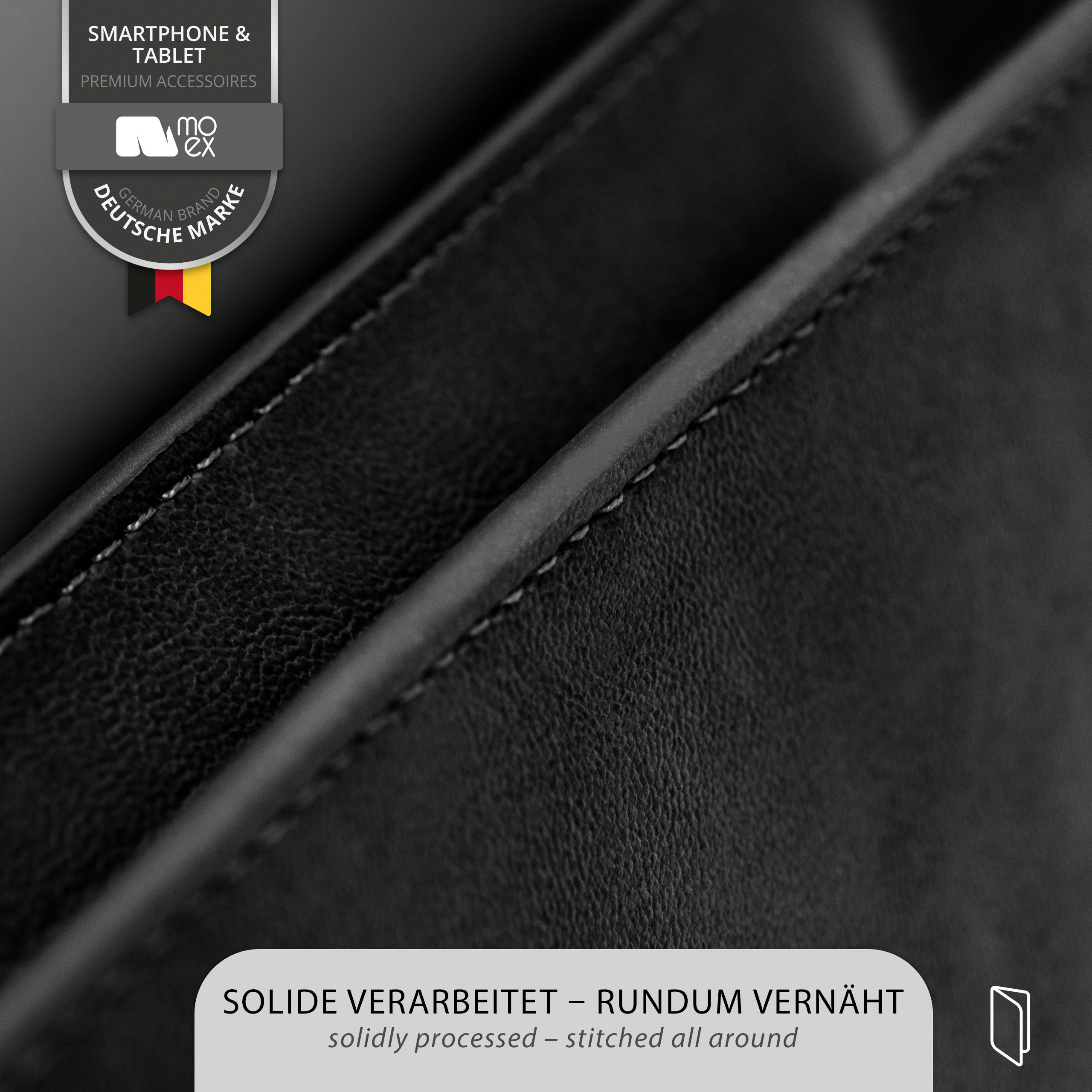 Nahaufnahme von schwarzem Leder mit weißen Nähten; Deutsches Markenlogo oben links.