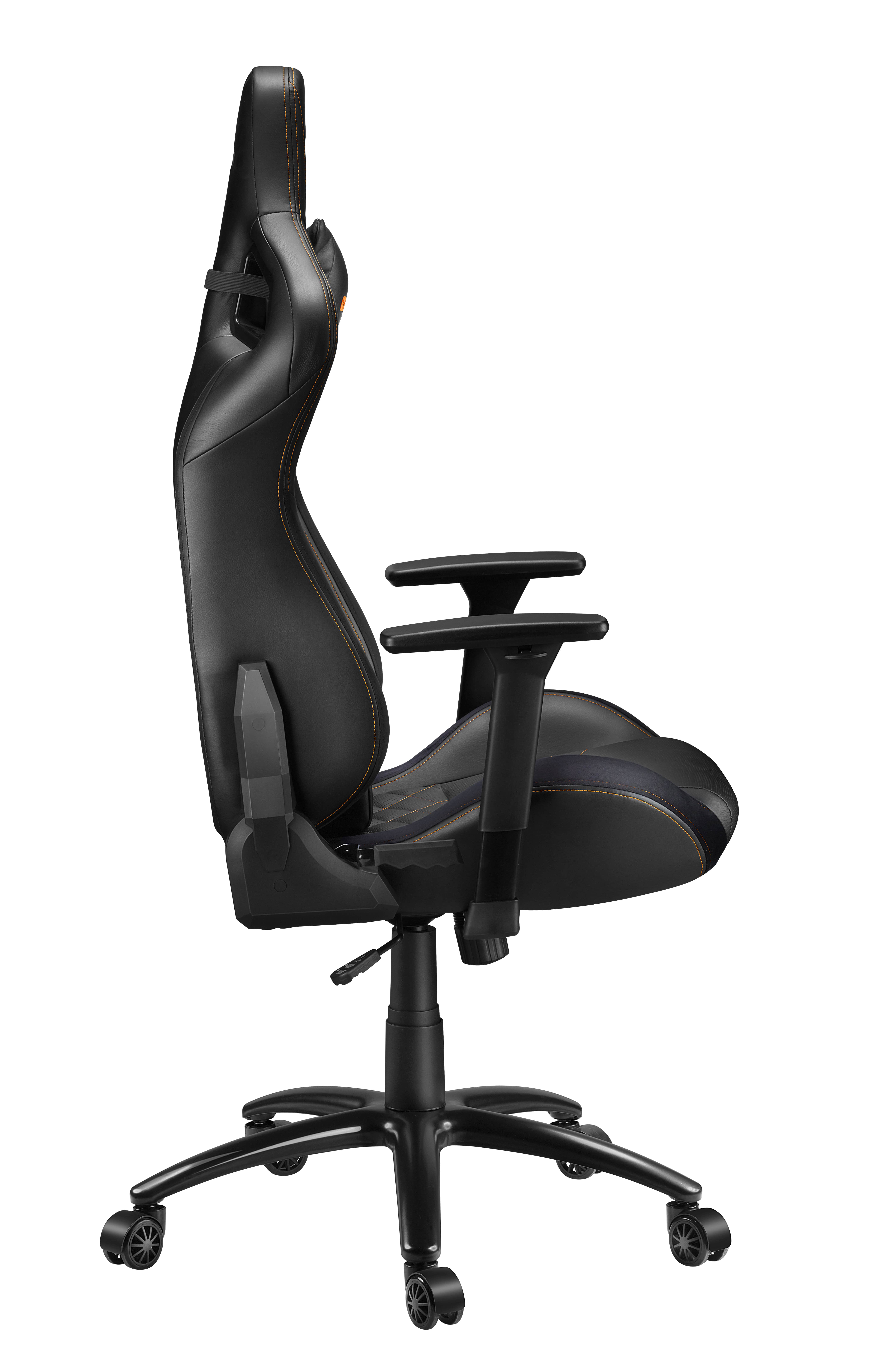 Czarny i pomarańczowy fotel gamingowy na białym tle. Widok z boku.