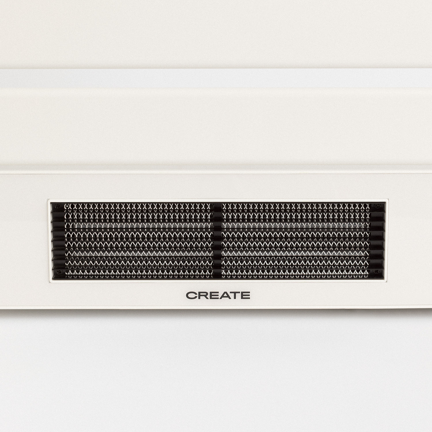 Ventilación blanca con interior de malla negra. La palabra "CREATE" está impresa en la parte inferior.