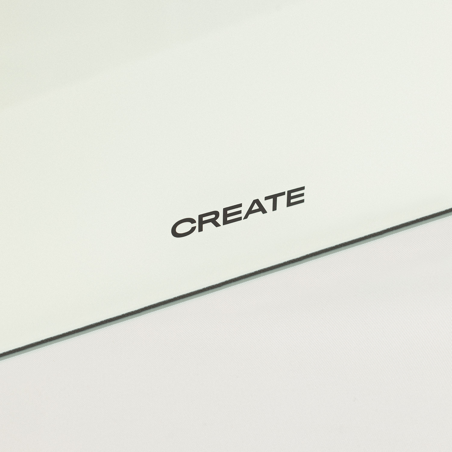 Una superficie blanca con la palabra 'CREATE' en negro, en ángulo en la esquina inferior izquierda.