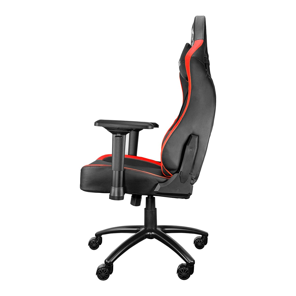 Seitenansicht eines schwarz-roten Gaming-Stuhls mit Armlehnen.