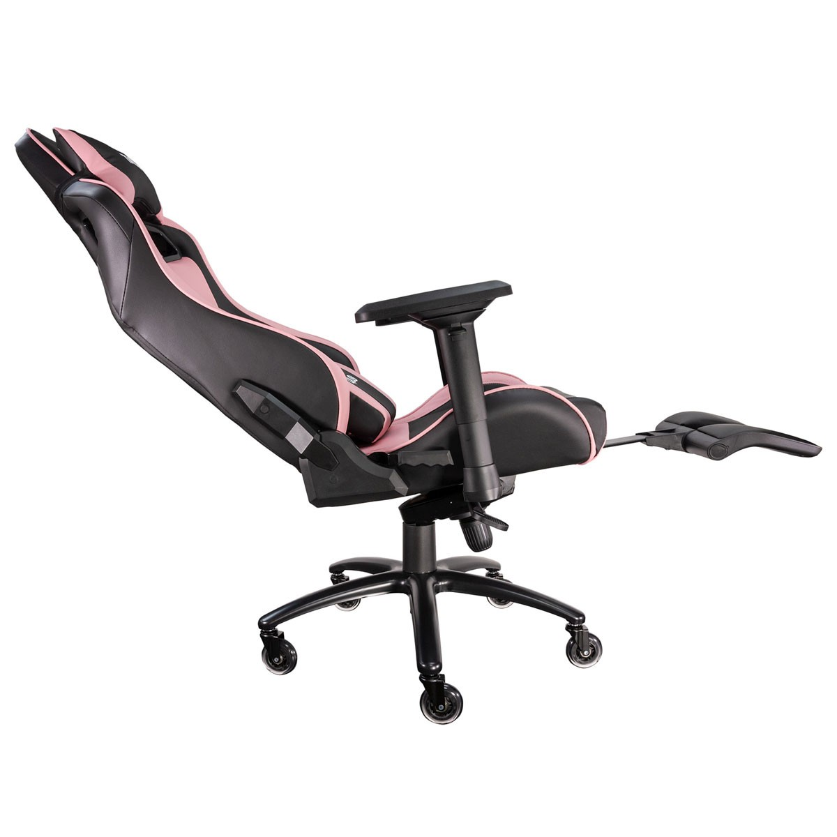 Pinkfarbener und schwarzer Gaming-Stuhl mit ausgeklappter Fußstütze. Der Stuhl hat ein schwarzes Gestell und Räder.