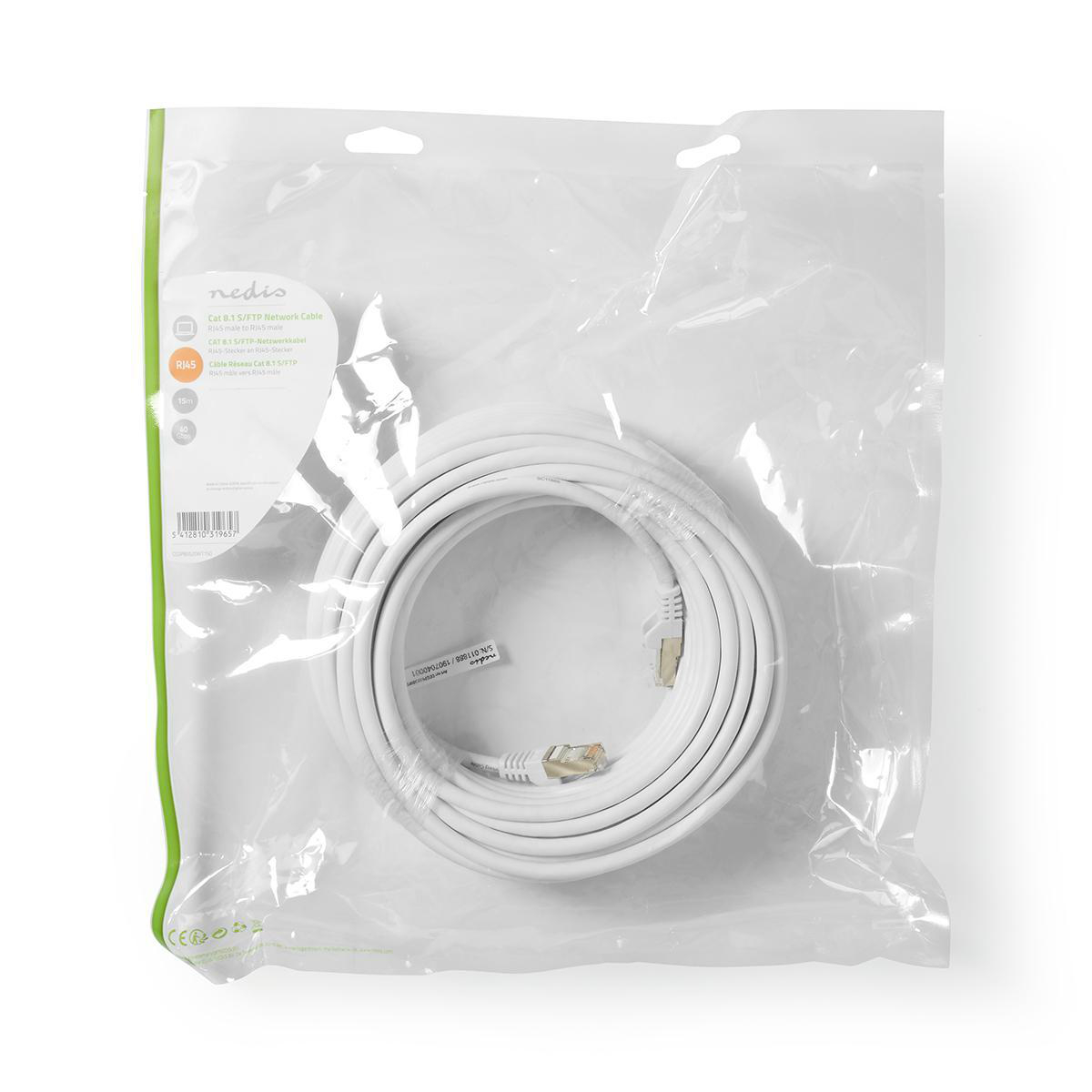 Un cavo Ethernet bianco in un sacchetto di plastica con bordo verde.