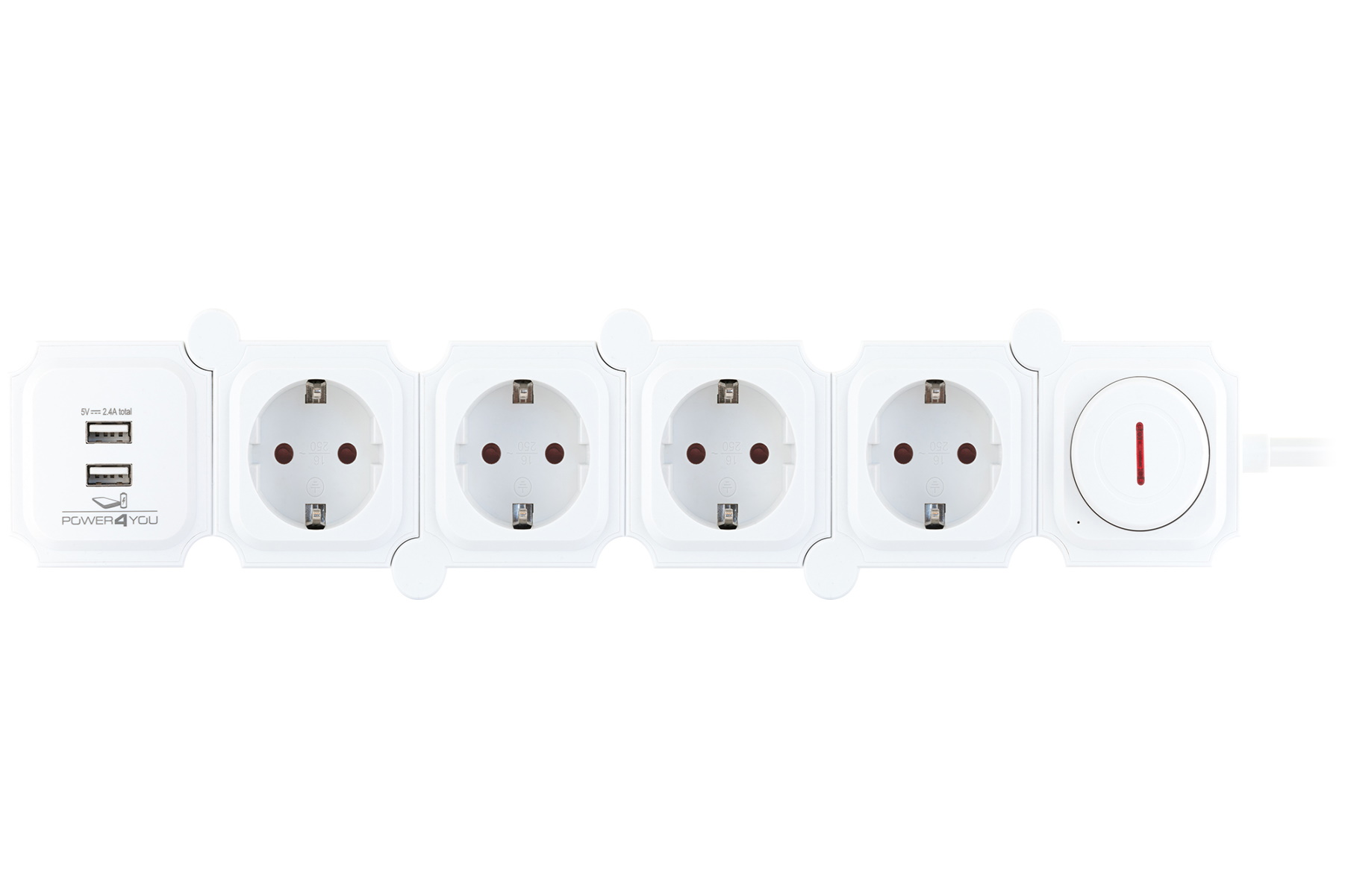 Weiße Steckdosenleiste mit fünf Steckdosen und zwei USB-Anschlüssen. Isoliert auf weißem Hintergrund.