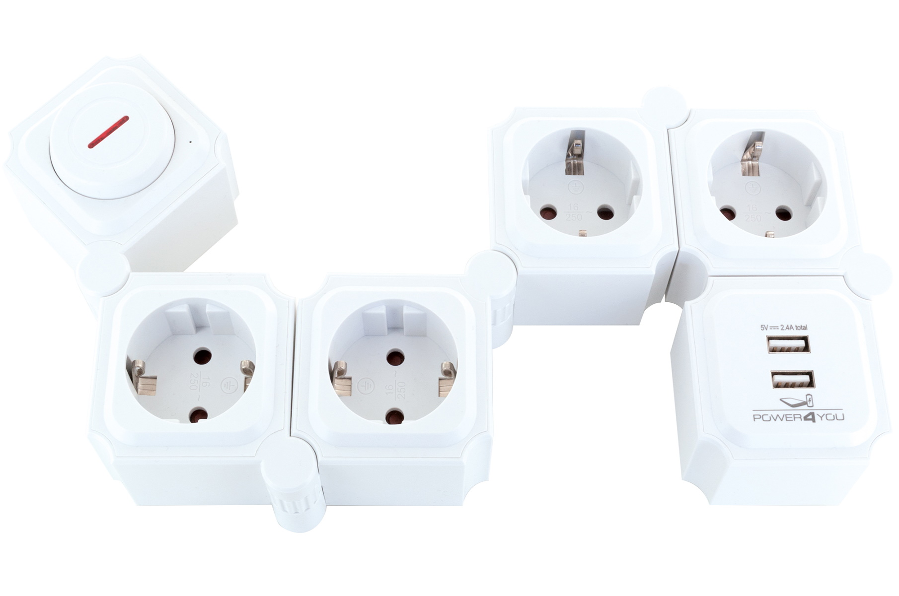 Weißer Mehrfachstecker mit 4 Steckdosen und 2 USB-Anschlüssen. Steckdosen sind abgewinkelt.