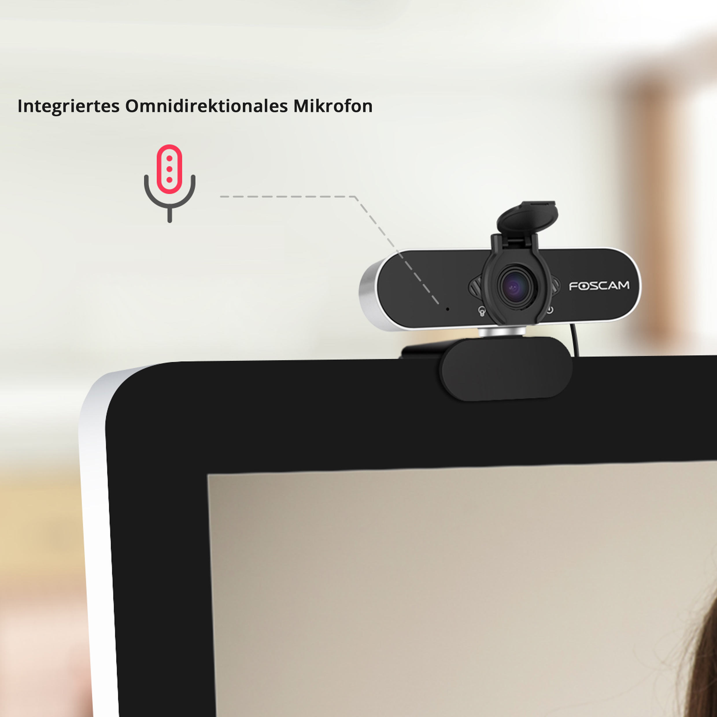 Webcam op een monitor, met een microfoonpictogram. De webcam is zwart en zilver.