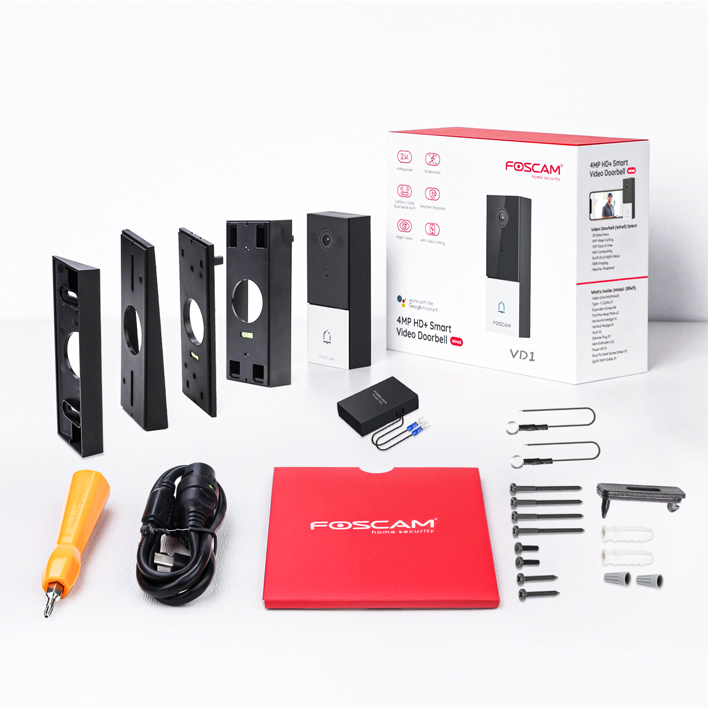 Kit videocitofono smontato con varie parti e un depliant rosso. Sfondo bianco.