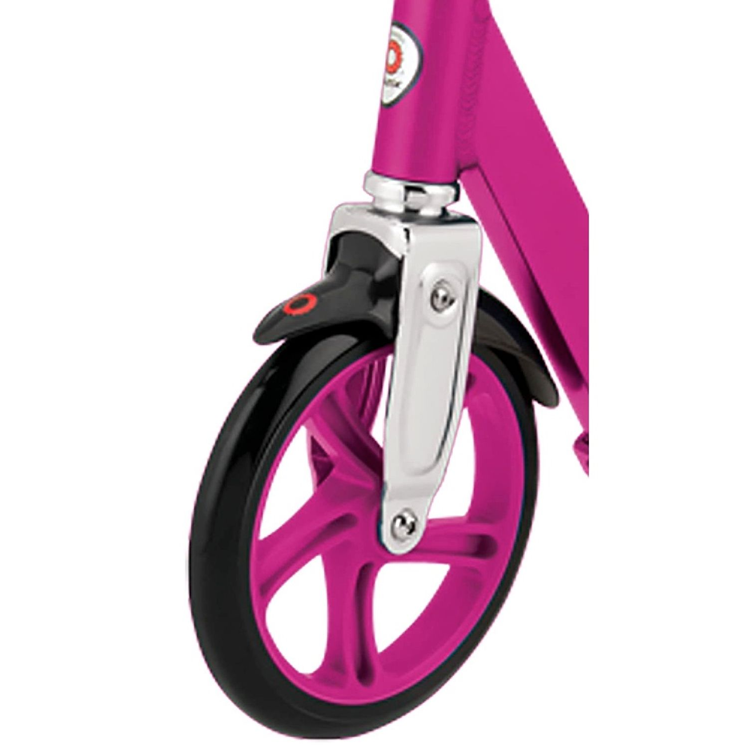 Roue de trottinette, rose avec pneu noir, gros plan. Fourche chromée.