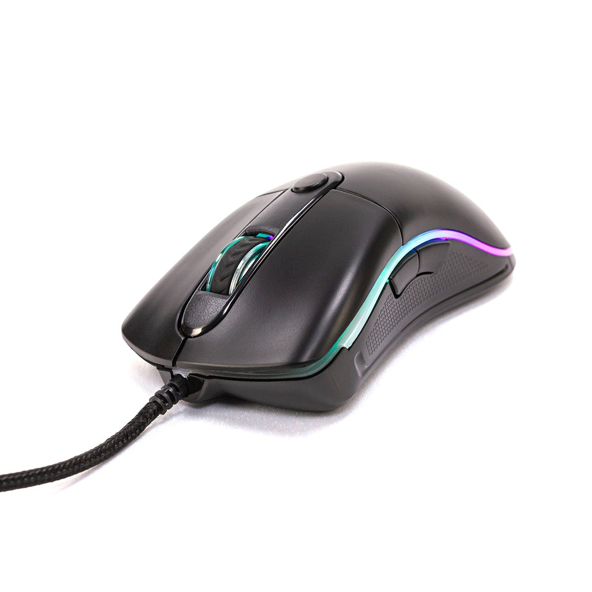 Mouse da gioco nero con illuminazione RGB sui lati e una rotella di scorrimento. Su sfondo bianco.
