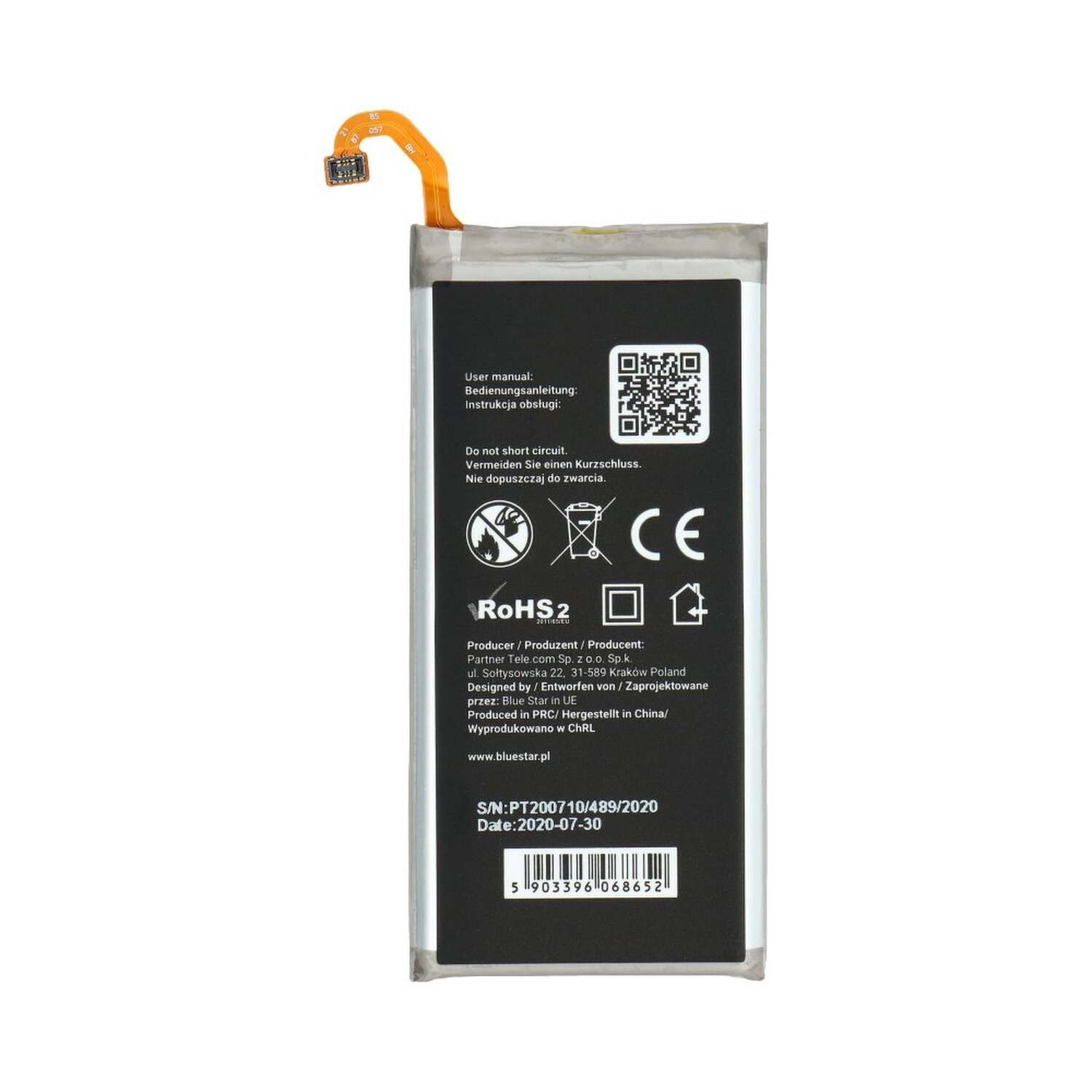 Schwarze und silberne Telefonbatterie mit Text, QR-Code und Regulierungssymbolen auf Weiß.