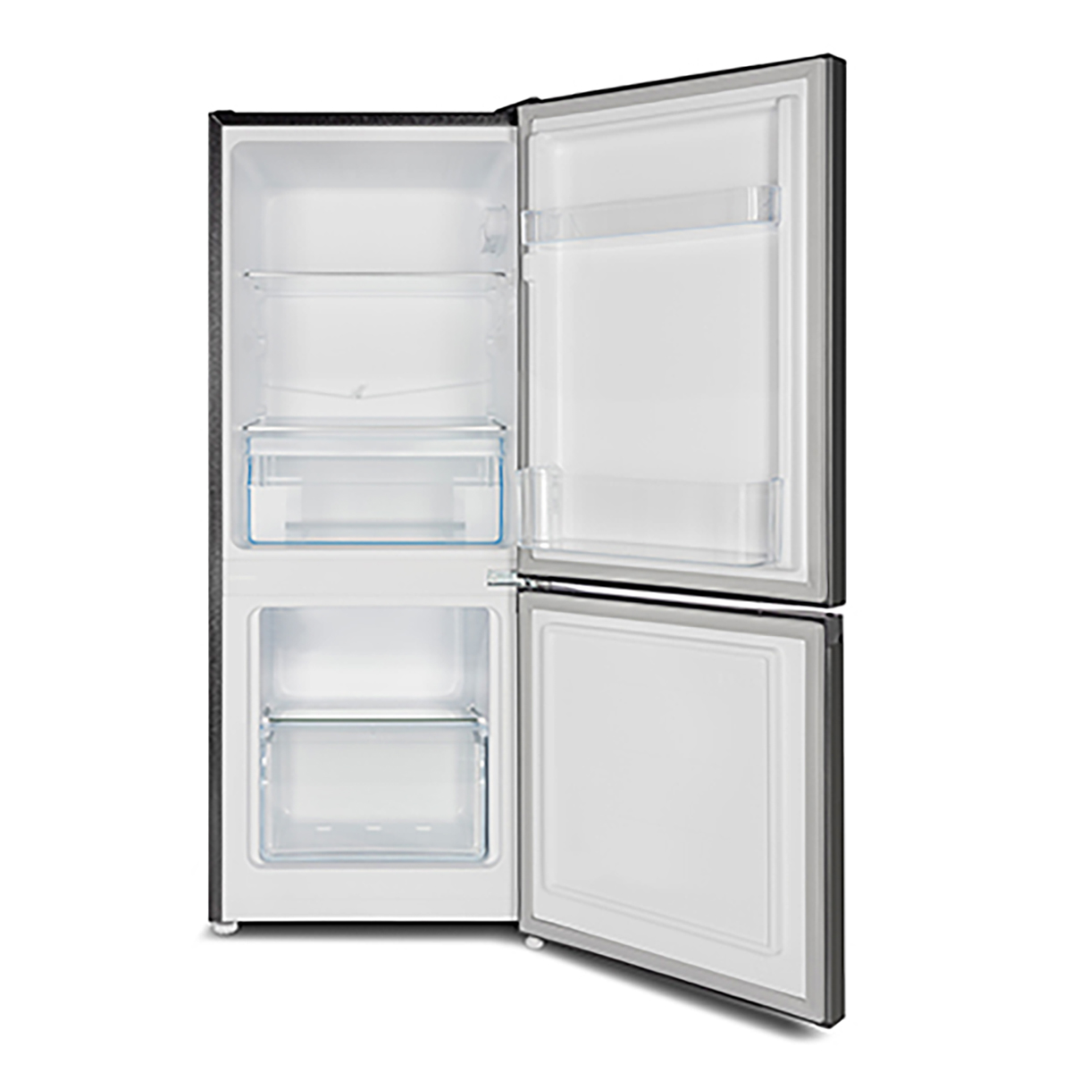 Ein leerer Kühlschrank mit zwei offenen Türen. Regale und Schubladen sind sichtbar.