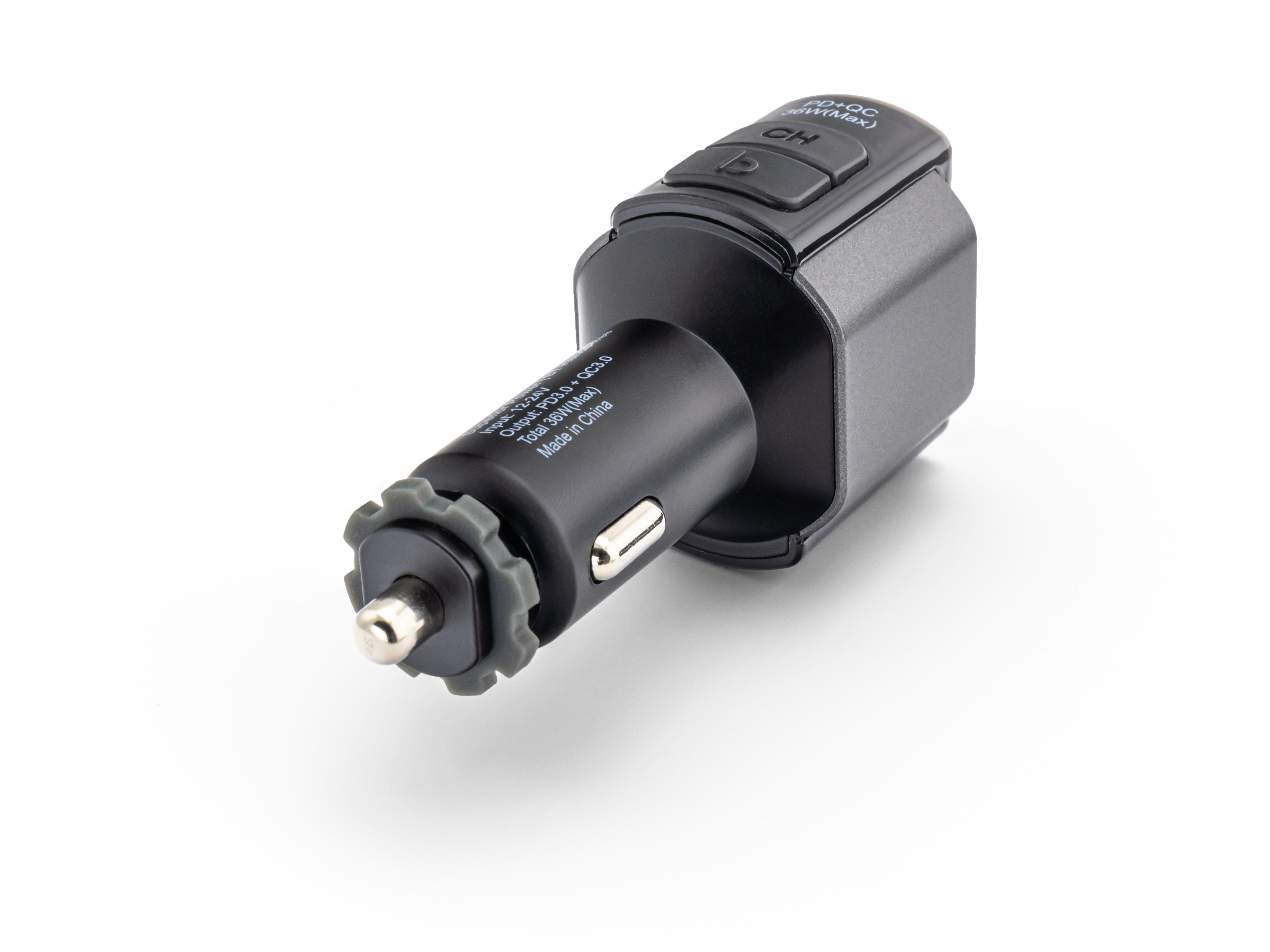 Ein schwarzes Autoladegerät mit Knöpfen und einem USB-Anschluss auf weißem Hintergrund.
