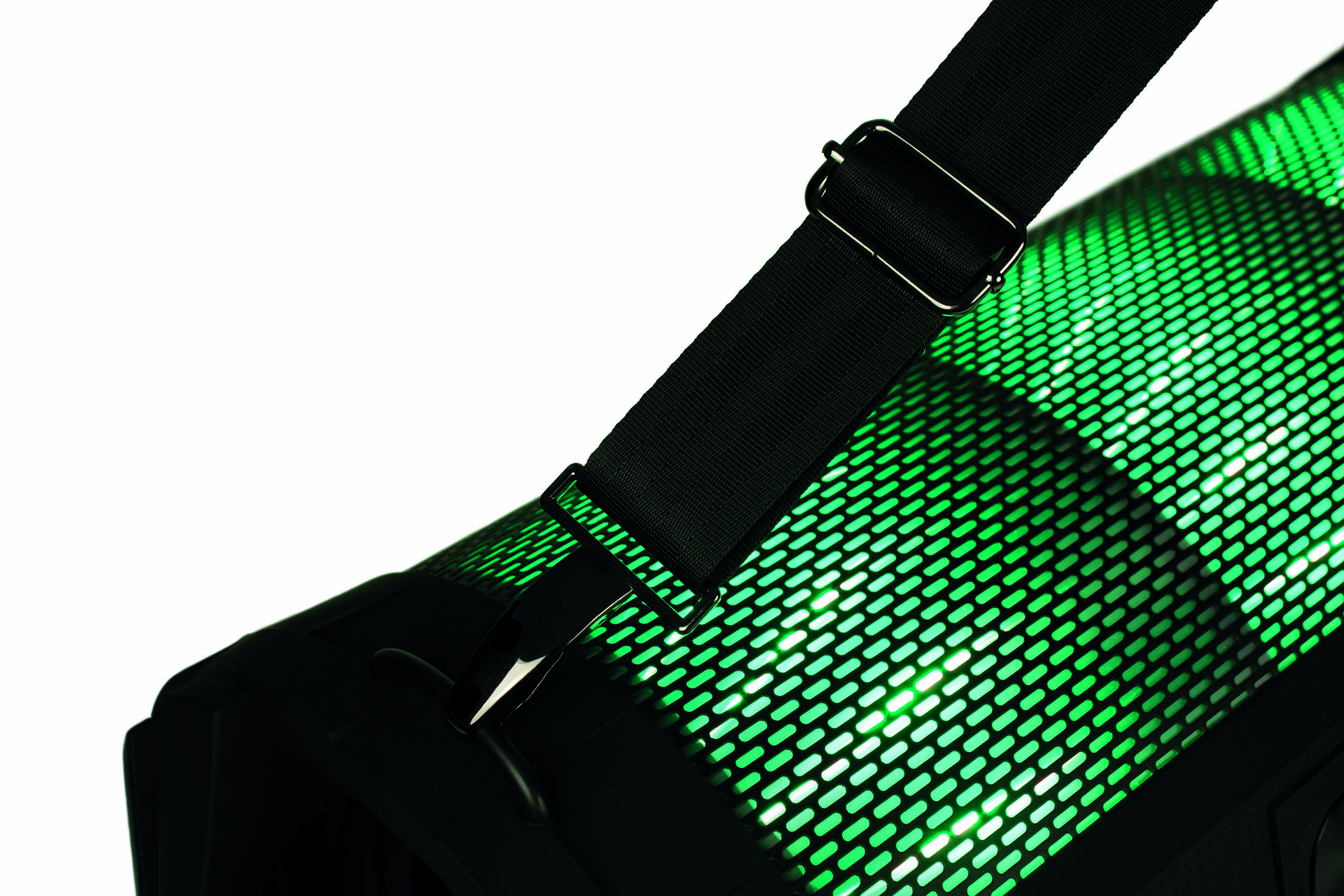 Een zwarte luidspreker met een zwarte riem, met groene lichten die uitstralen.