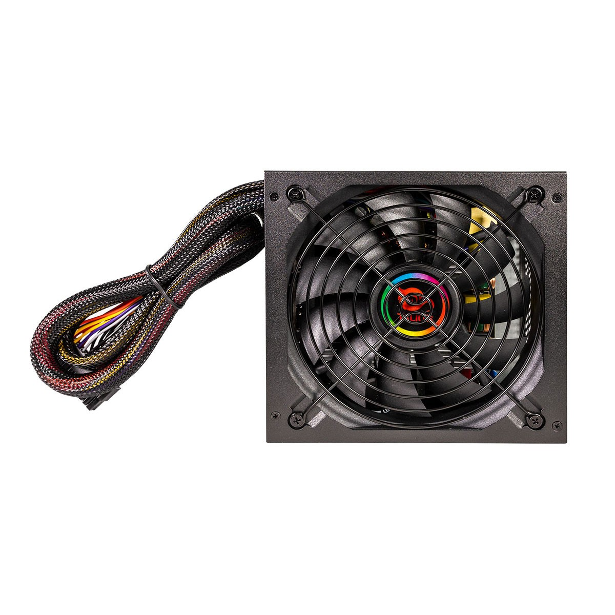 Una fuente de alimentación negra con ventilador y conector cableado. El ventilador tiene un logotipo colorido.