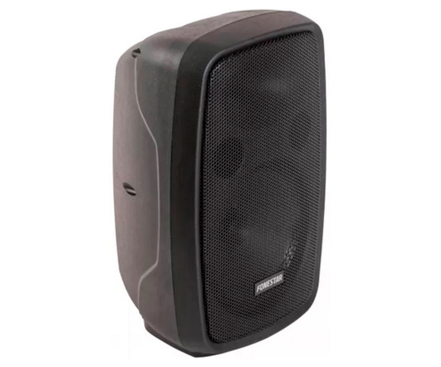 Altavoz negro. Frontal de malla negra con la marca. Cuerpo de plástico negro.