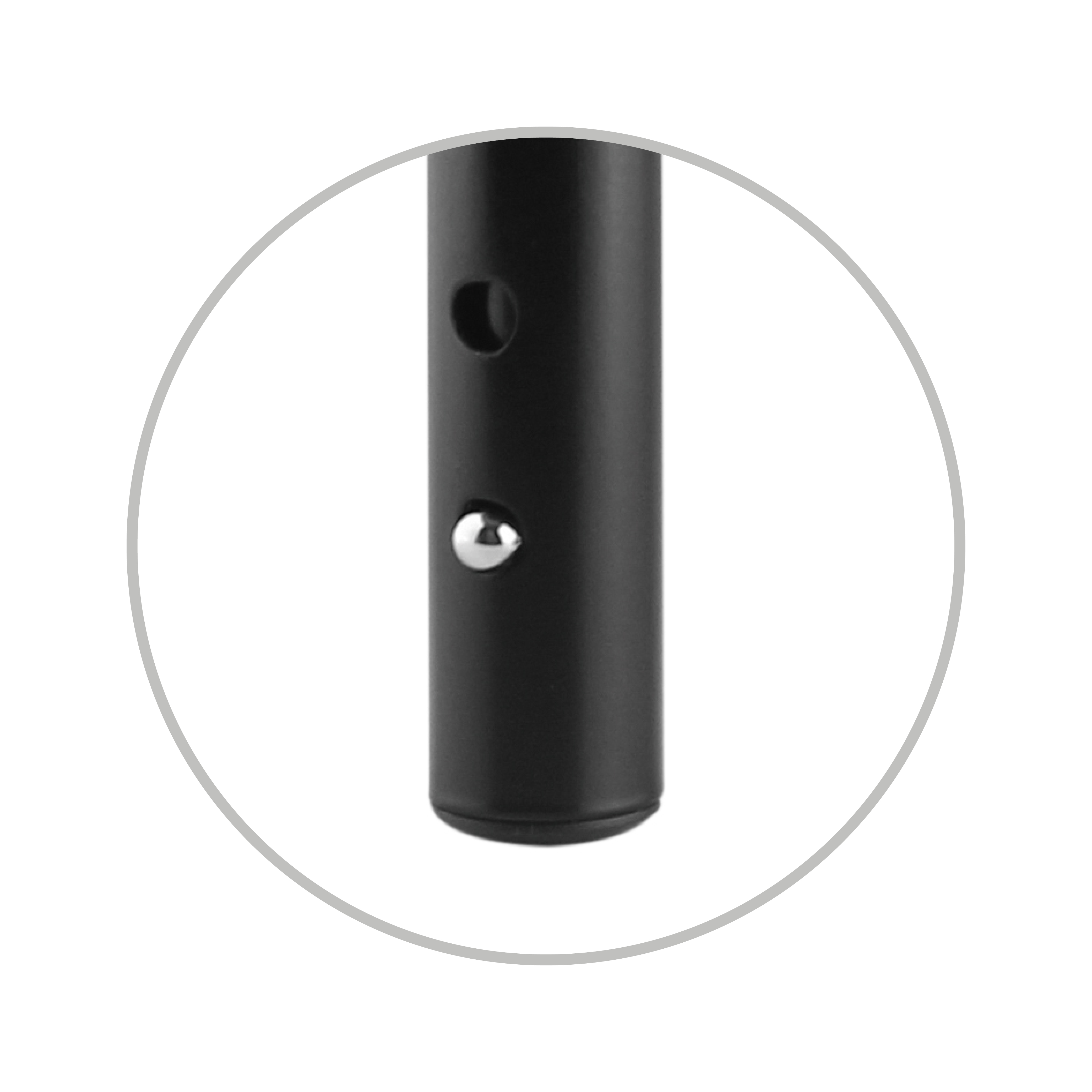 Primer plano de un poste metálico negro con dos agujeros y un cojinete de bolas plateado.