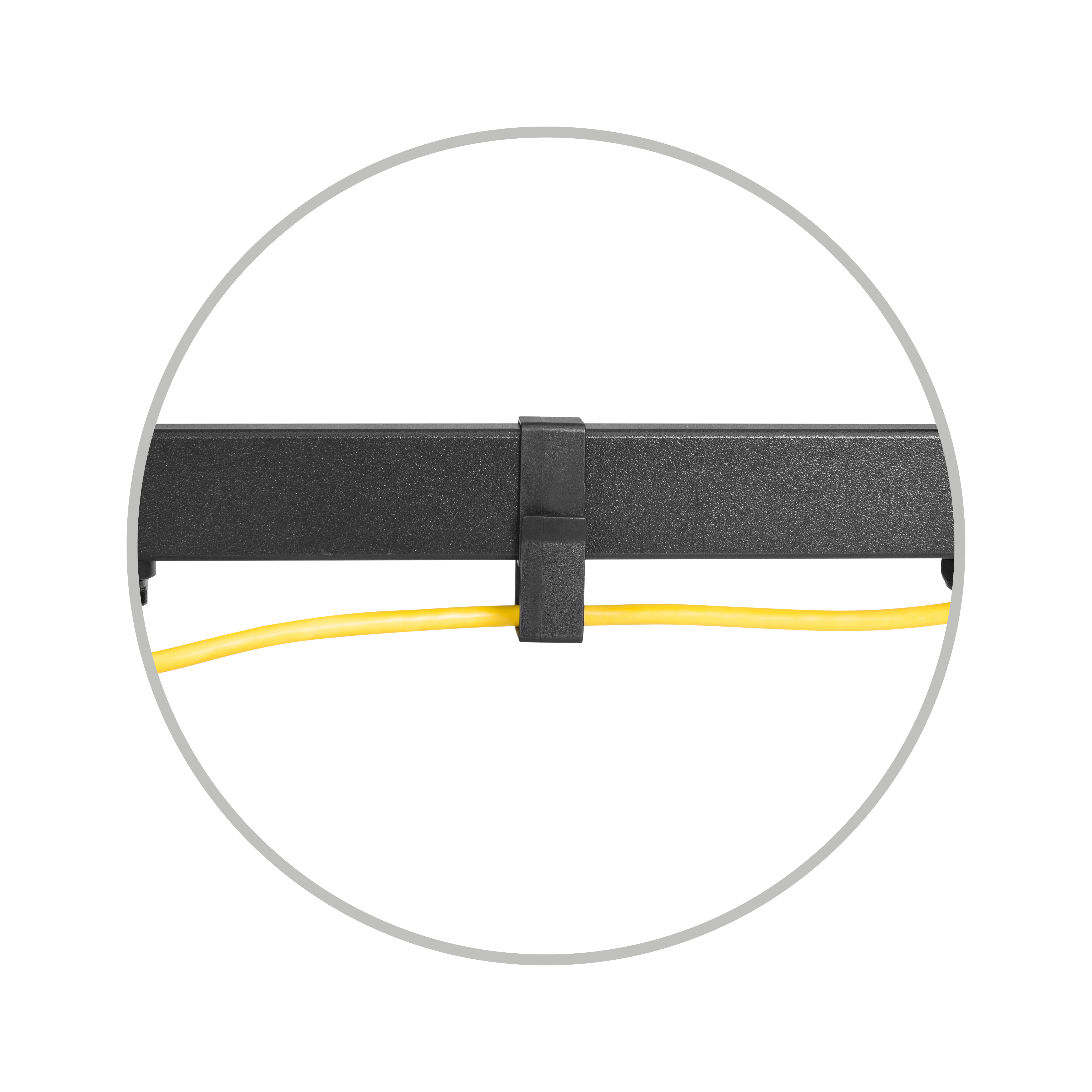 Soporte de cable negro con cable amarillo. El soporte está fijado a una barra negra.