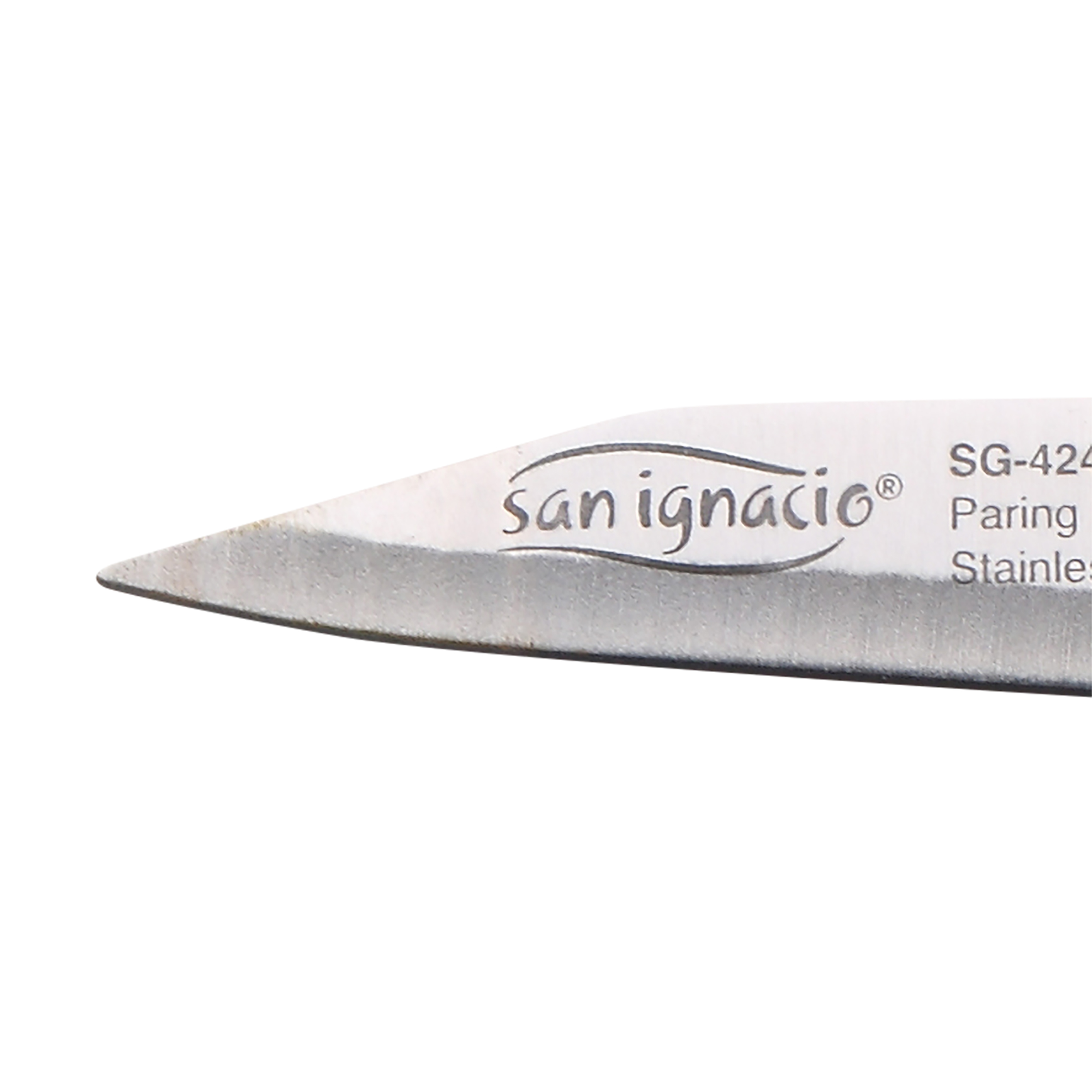 Primer plano de una hoja de cuchillo con la marca 'san ignacio'. Fondo blanco.