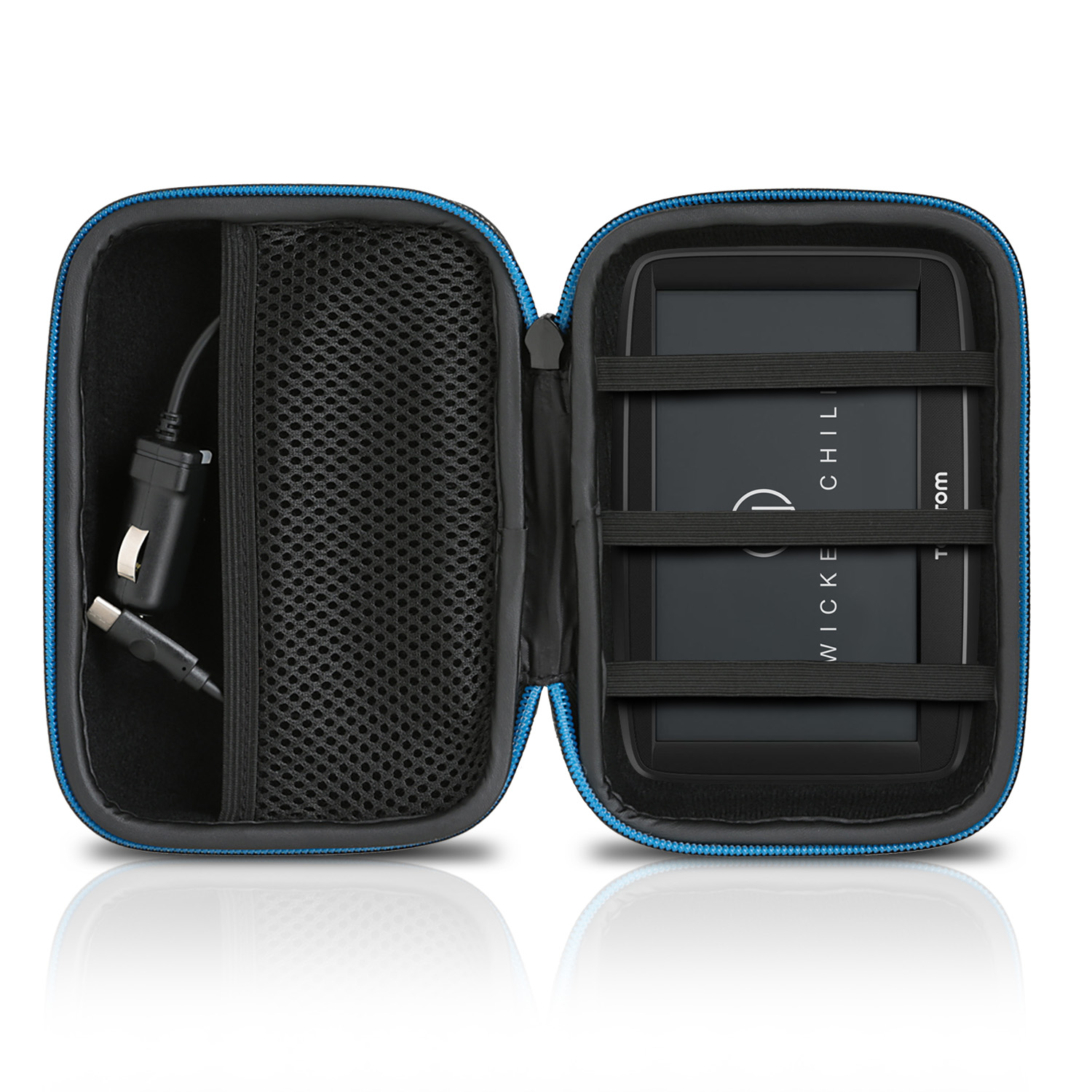 Blaues Reißverschluss-Etui, geöffnet, um ein schwarzes Gerät mit Ladekabel zu zeigen.