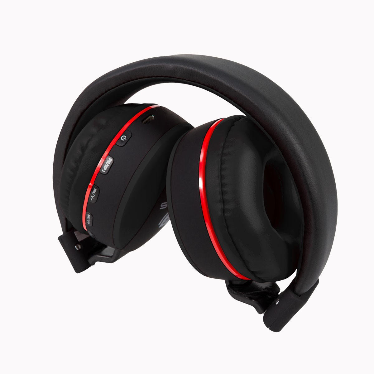 Czarne słuchawki z czerwonymi akcentami. Słuchawki są złożone i na białym tle.