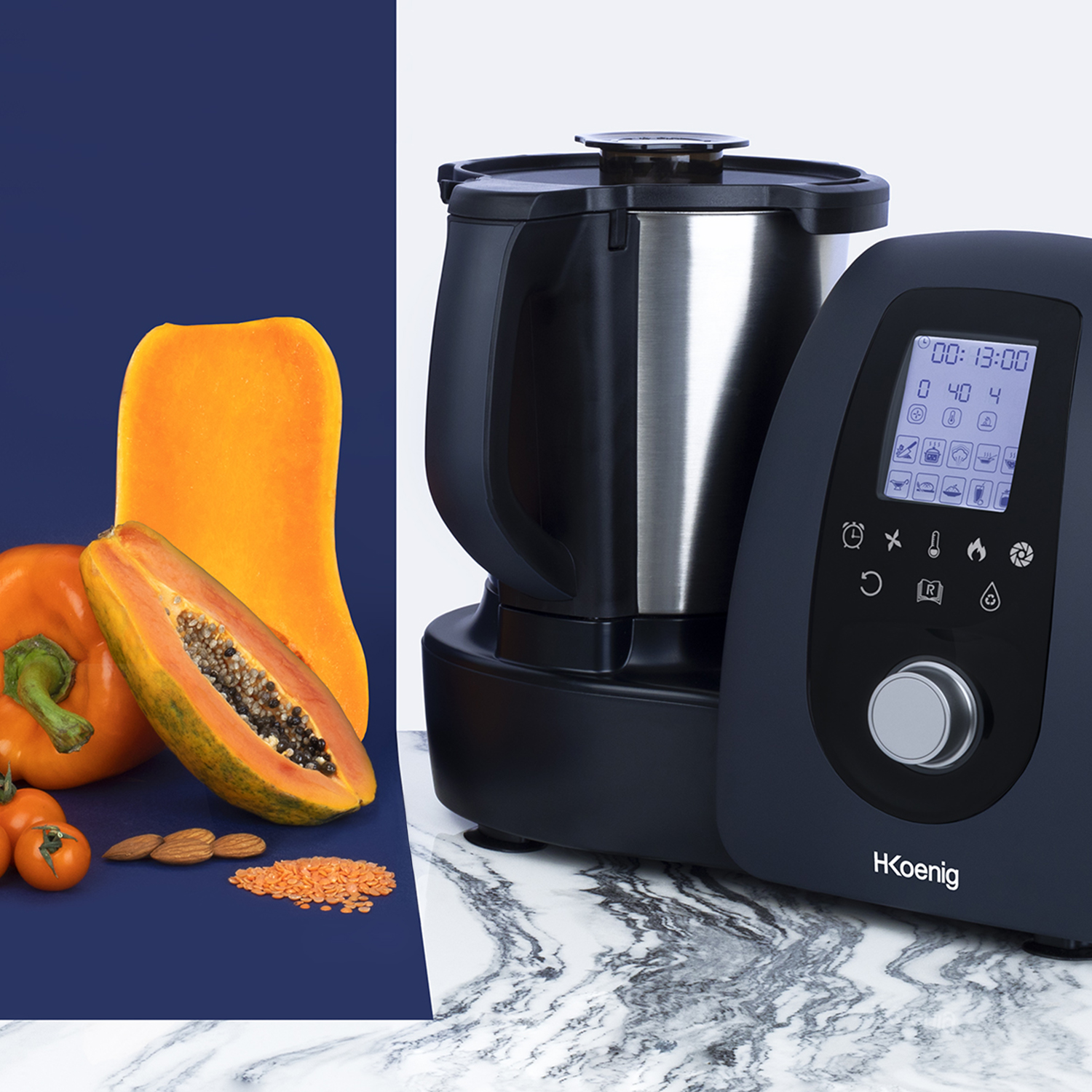 Un robot da cucina e ingredienti freschi, tra cui papaya, peperoni e pomodori.