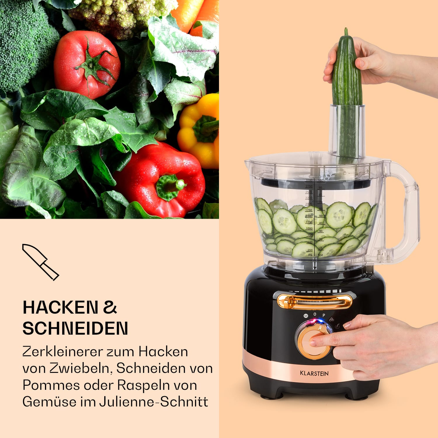 Küchenmaschine mit Händen, die Gurke hinzufügen. Gemüse ist im Hintergrund. Schwarz und kupferfarben.