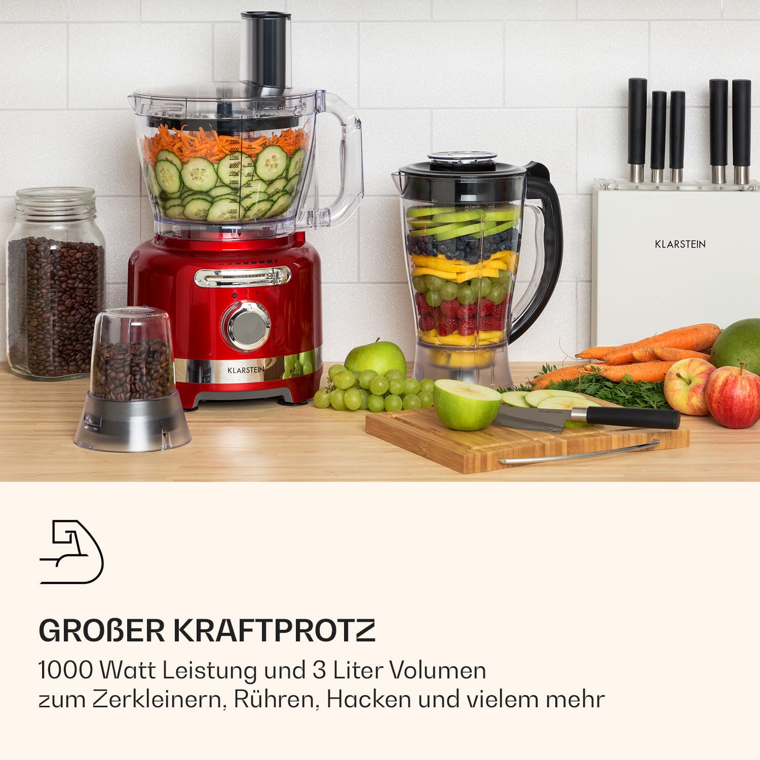 Roter Küchenroboter mit Zutaten. Grüner Apfel, Messer und Text über Leistung und Volumen.
