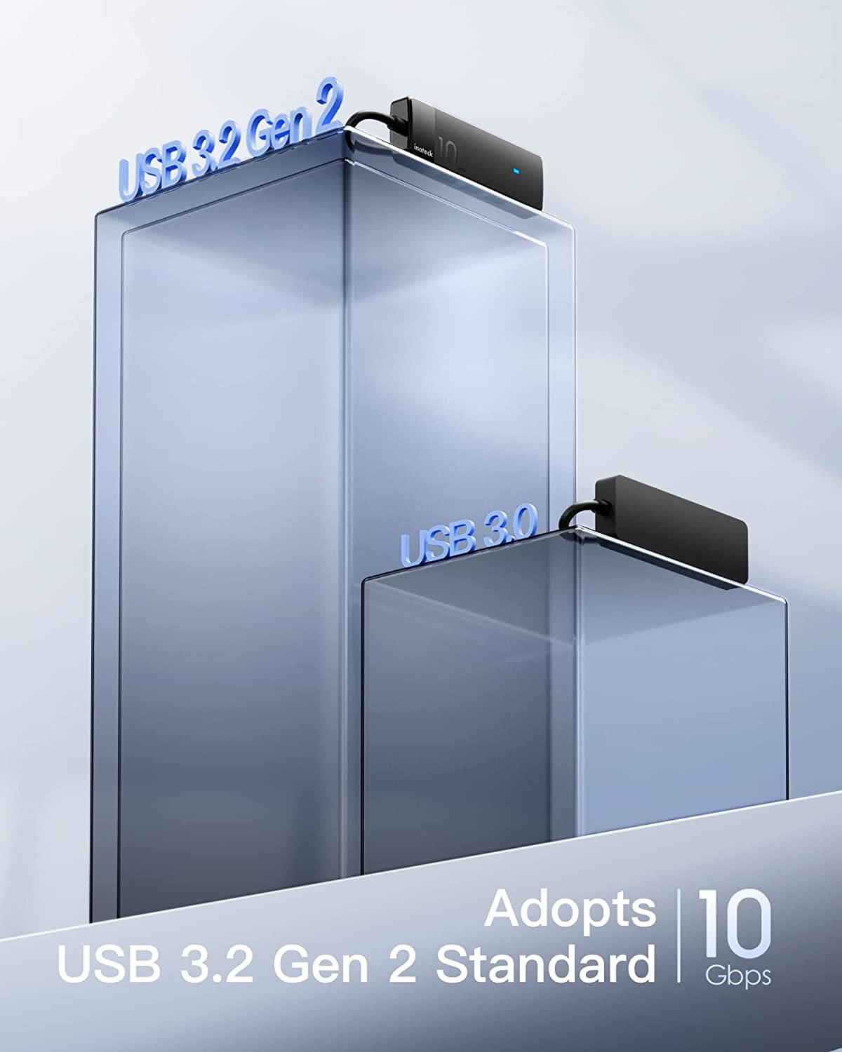 Zwei blaue, glasartige Säulen mit schwarzen Kästen, eine mit USB 3.2 Gen 2, die andere mit USB 3.0.
