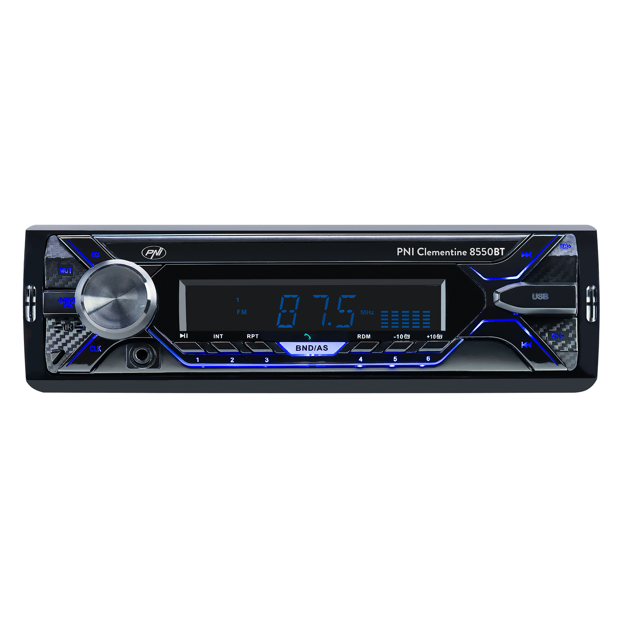 Schwarzes Autoradio mit Digitalanzeige, die die Radiofrequenz und andere Details anzeigt.