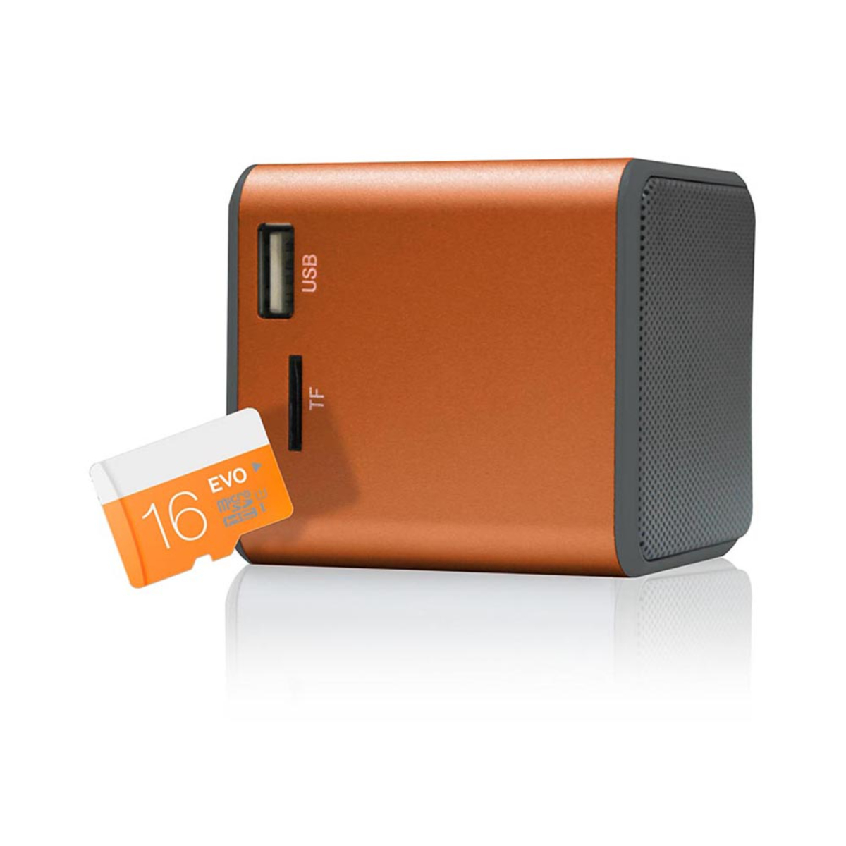 Un altavoz naranja con ranura USB y tarjeta SD. Una tarjeta SD naranja de 16 GB está al lado. Fondo blanco.