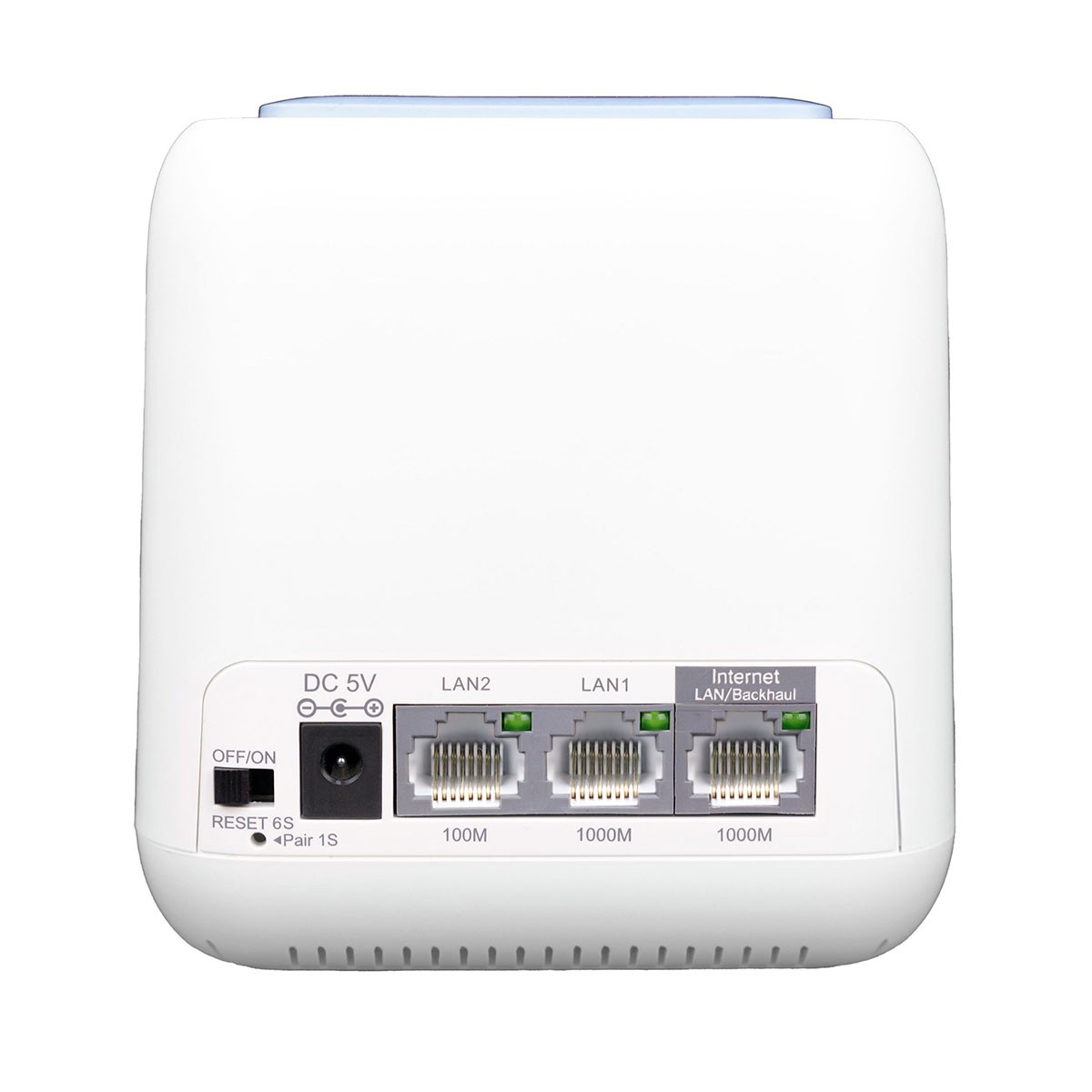 Router blanco con múltiples puertos en la parte trasera, etiquetados para conexiones de Internet y LAN.