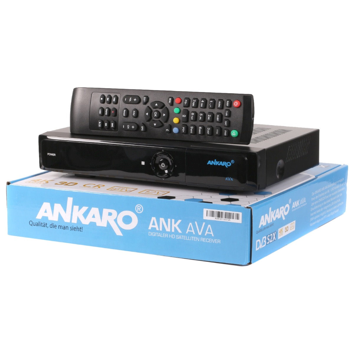 Schwarzer Digitalreceiver mit Fernbedienung auf blauem Karton. Weißer Hintergrund.