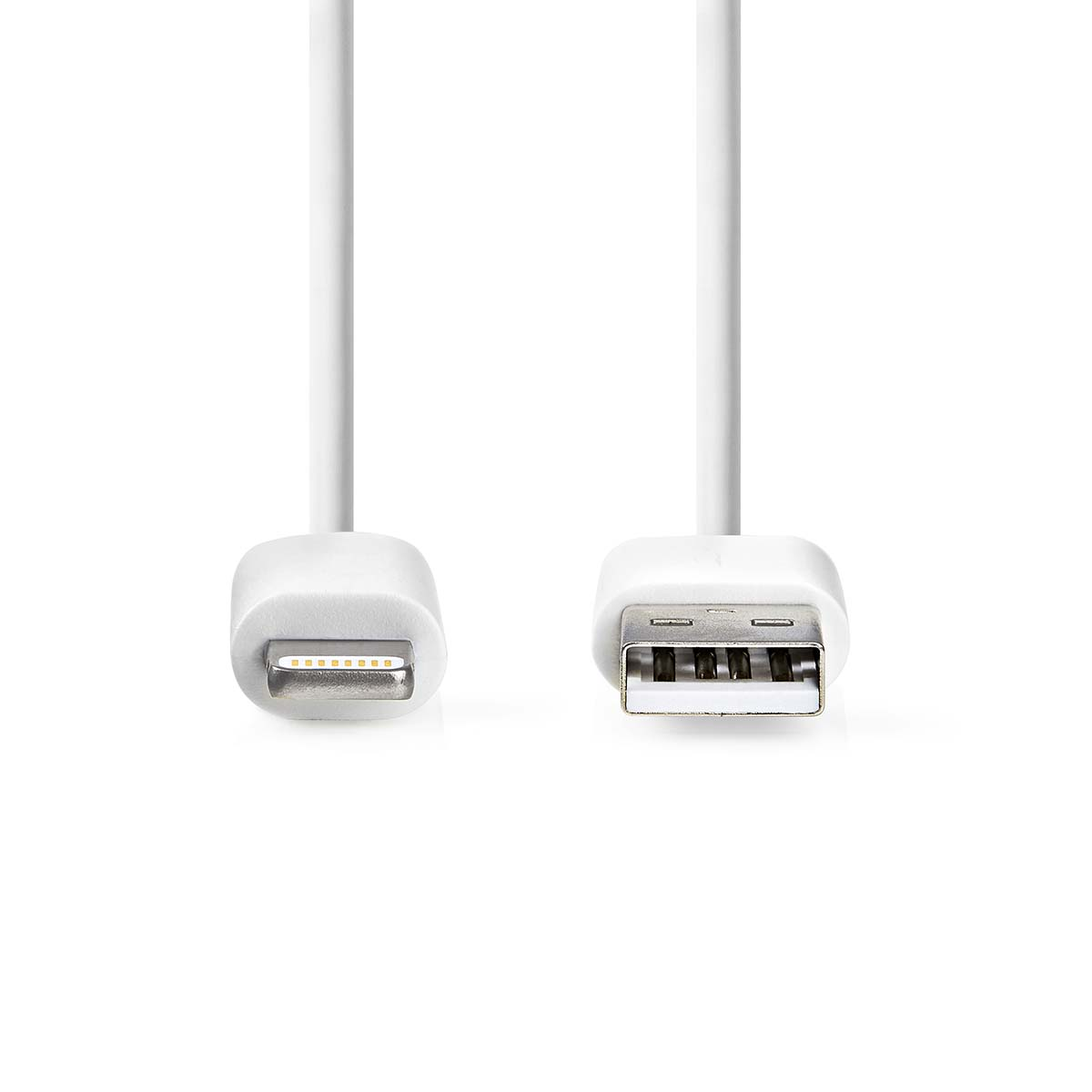 Câble USB vers Lightning blanc avec connecteurs sur fond blanc.