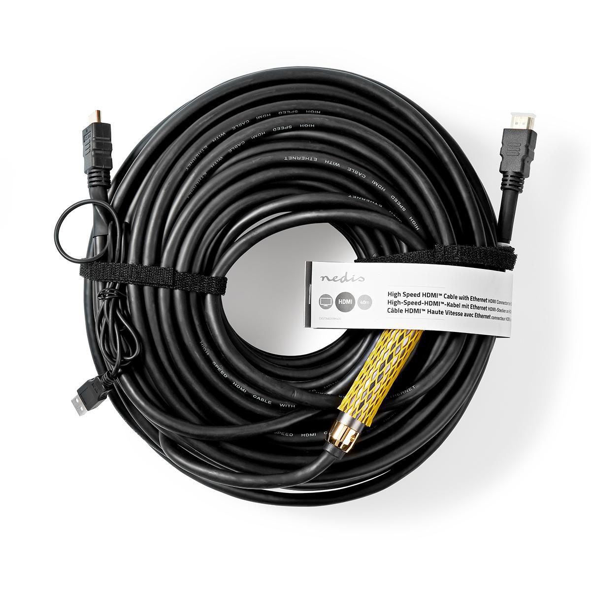 Zwarte HDMI-kabel opgerold. Label met tekst en connectoren aan beide uiteinden. Op een wit oppervlak.